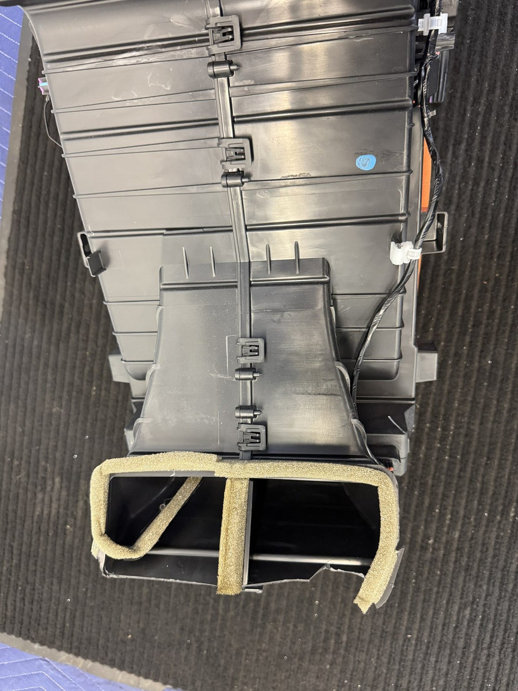2022-2024 Rivian R1T R1S Front HVAC Heater Blower Assembly OEM PT00001821-P - eBay image 11