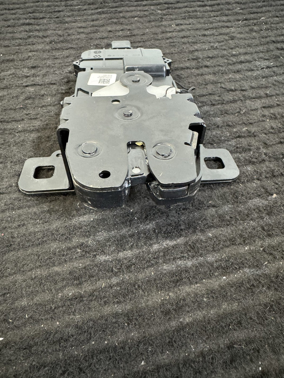 2022-2024 Rivian R1T Gear Tunnel Door Lock Latch OEM PT00016268-E - eBay image 6