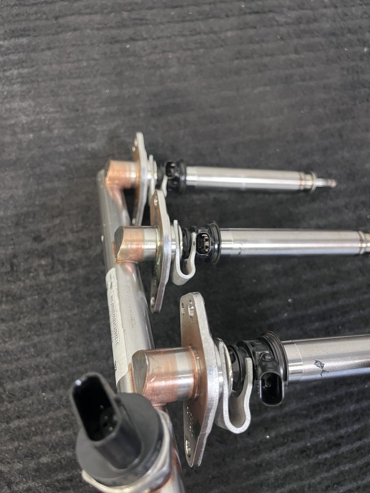 2016-2021 Mercedes-Benz C63 AMG Fuel Rail 4 Injectors OEM A2740704800 - eBay image 8