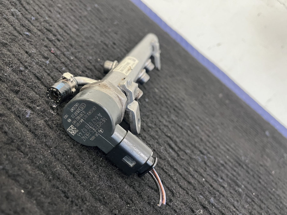 2010-2022 Mercedes-Benz Sprinter OM642 Left Fuel Rail OEM A6420702795 - eBay image 4