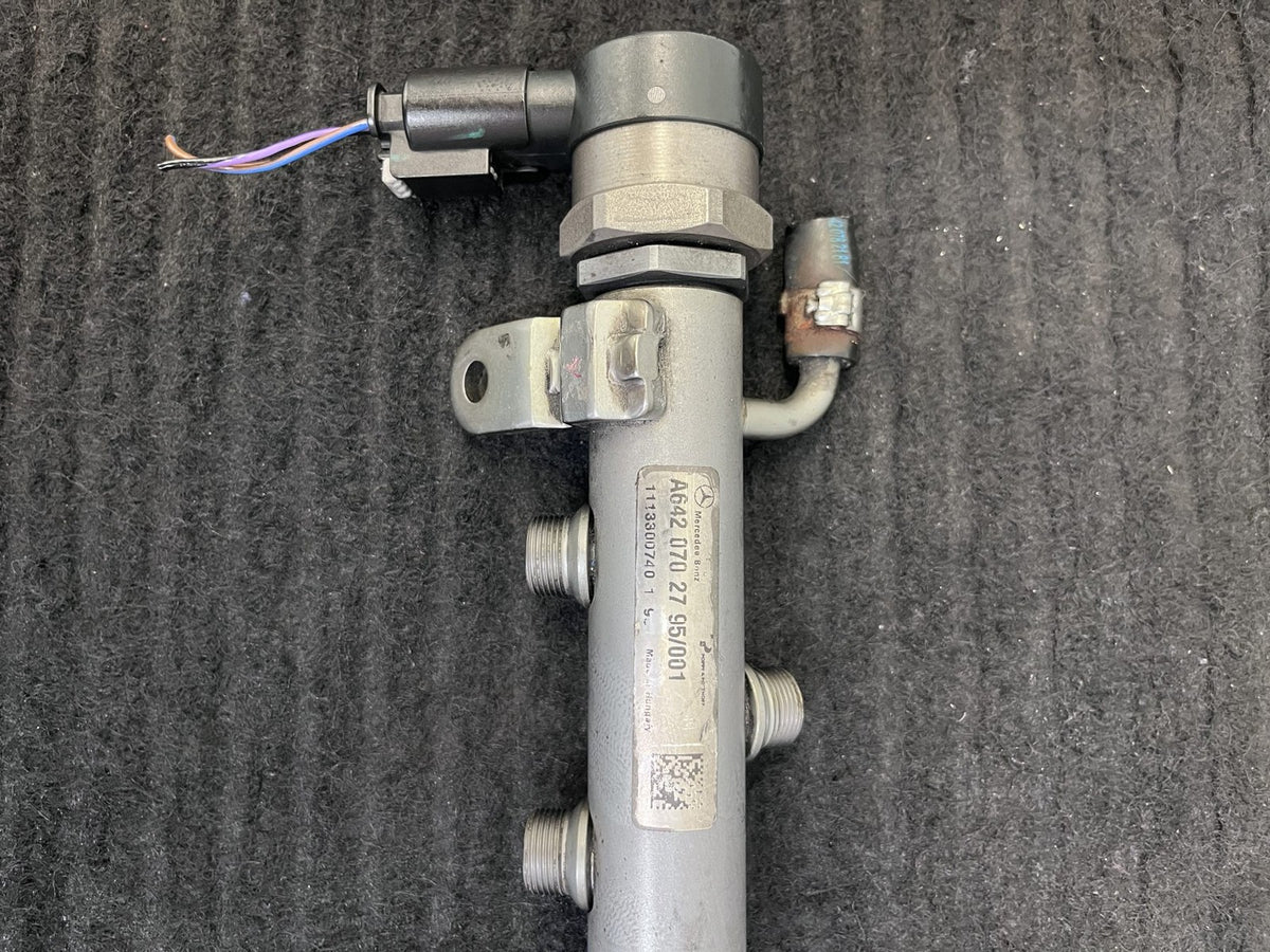 2010-2022 Mercedes-Benz Sprinter OM642 Left Fuel Rail OEM A6420702795 - eBay image 3
