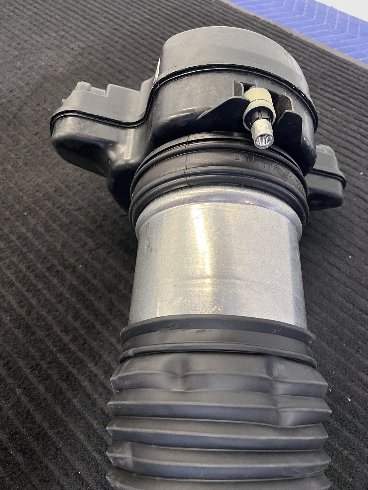2020-2025 Aston Martin Dbx Front Right Air Suspension Strut OEM PY83-18B036-Aa - eBay image 7