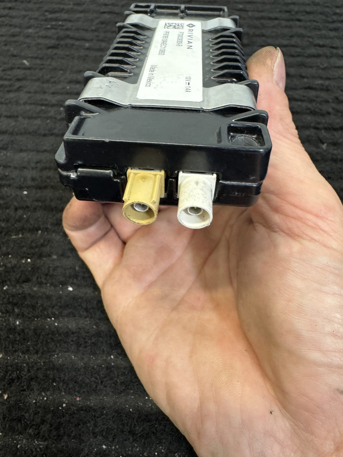 2022-2024 Rivian R1T R1S Dash Antenna Amplifier Module OEM PT00039309-B - eBay image 5
