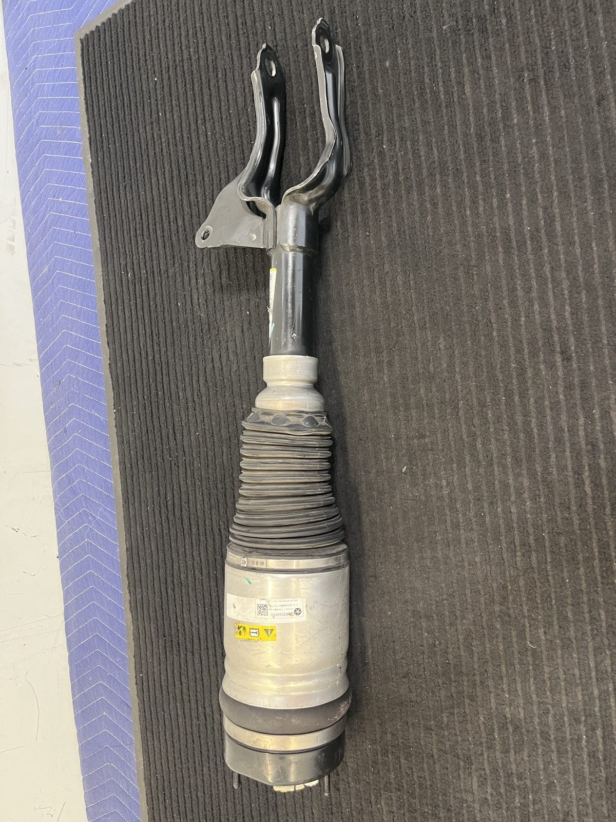 2016-2021 Jeep Grand Cherokee Front Right Air Suspension Strut OEM 68252626AC - eBay image 5