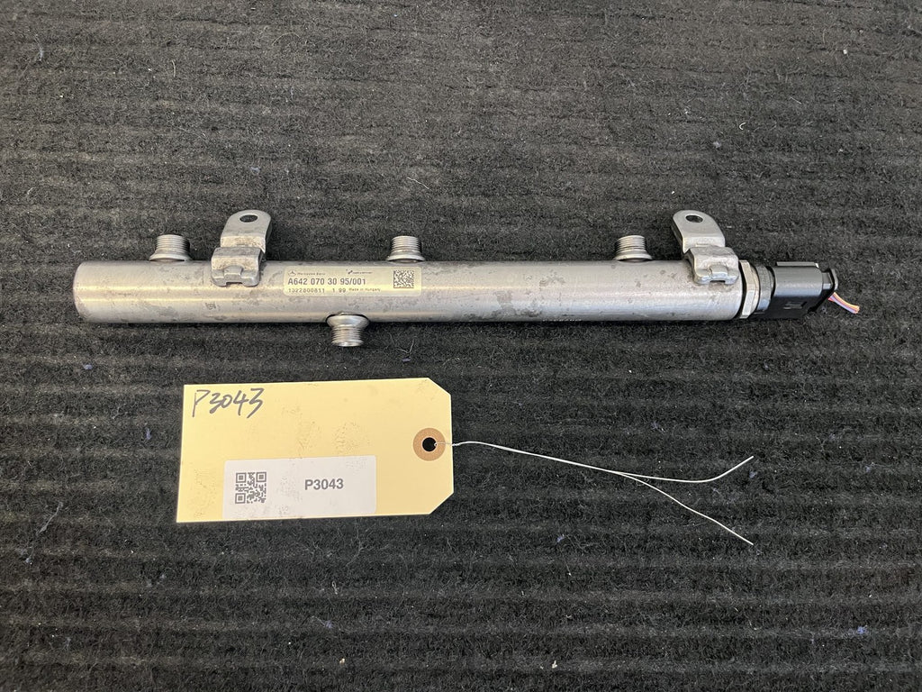 2010-2022 Mercedes-Benz Sprinter OM642 Right Fuel Rail OEM A6420703095 - eBay image 1