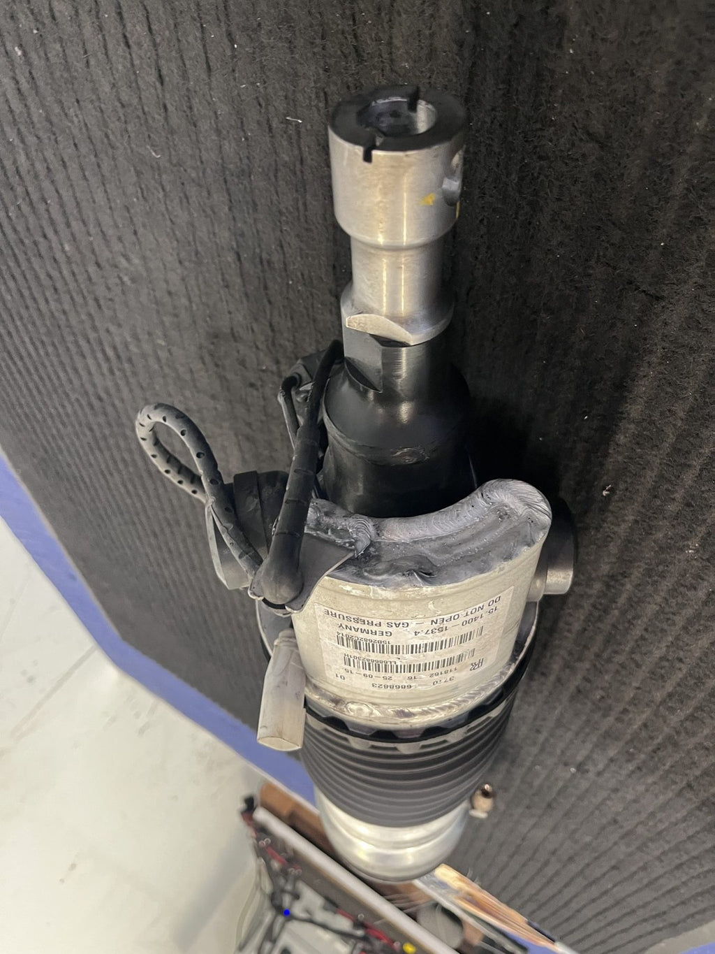 2015-2017 Rolls-Royce Wraith Front Left Air Suspension Strut OEM 37106868823 - eBay image 4