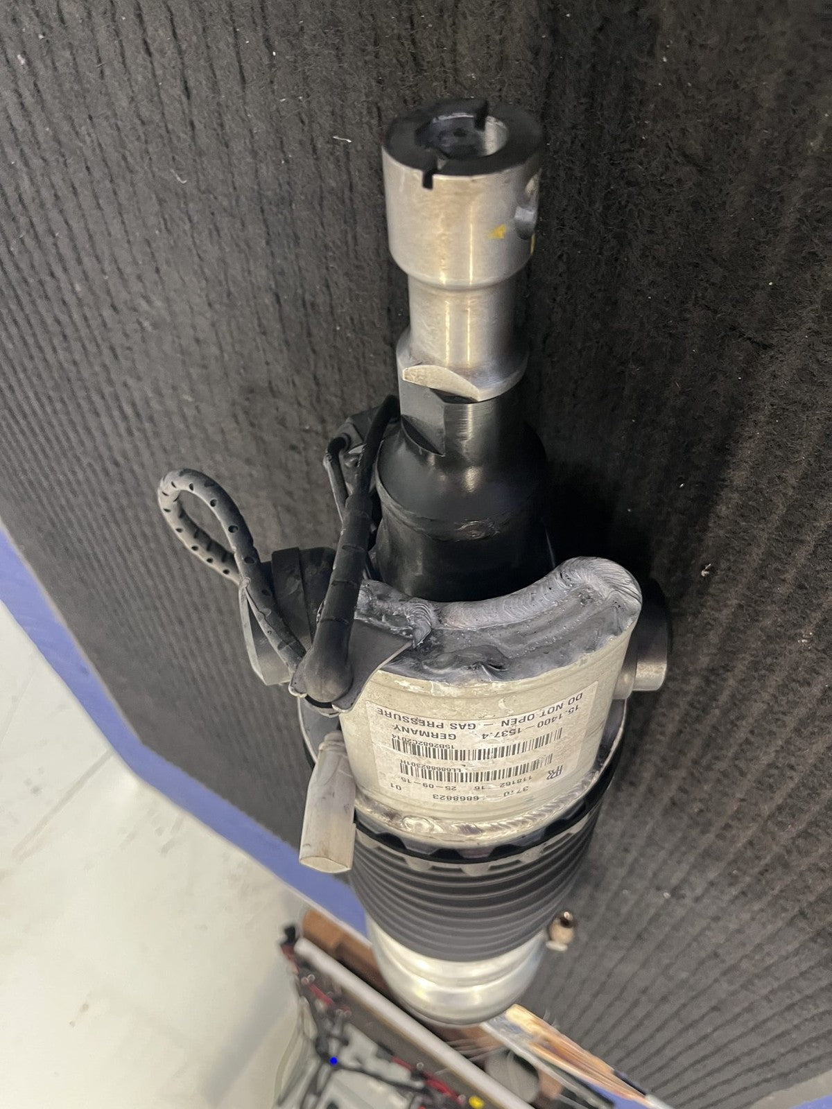 2015-2017 Rolls-Royce Wraith Front Left Air Suspension Strut OEM 37106868823 - eBay image 4