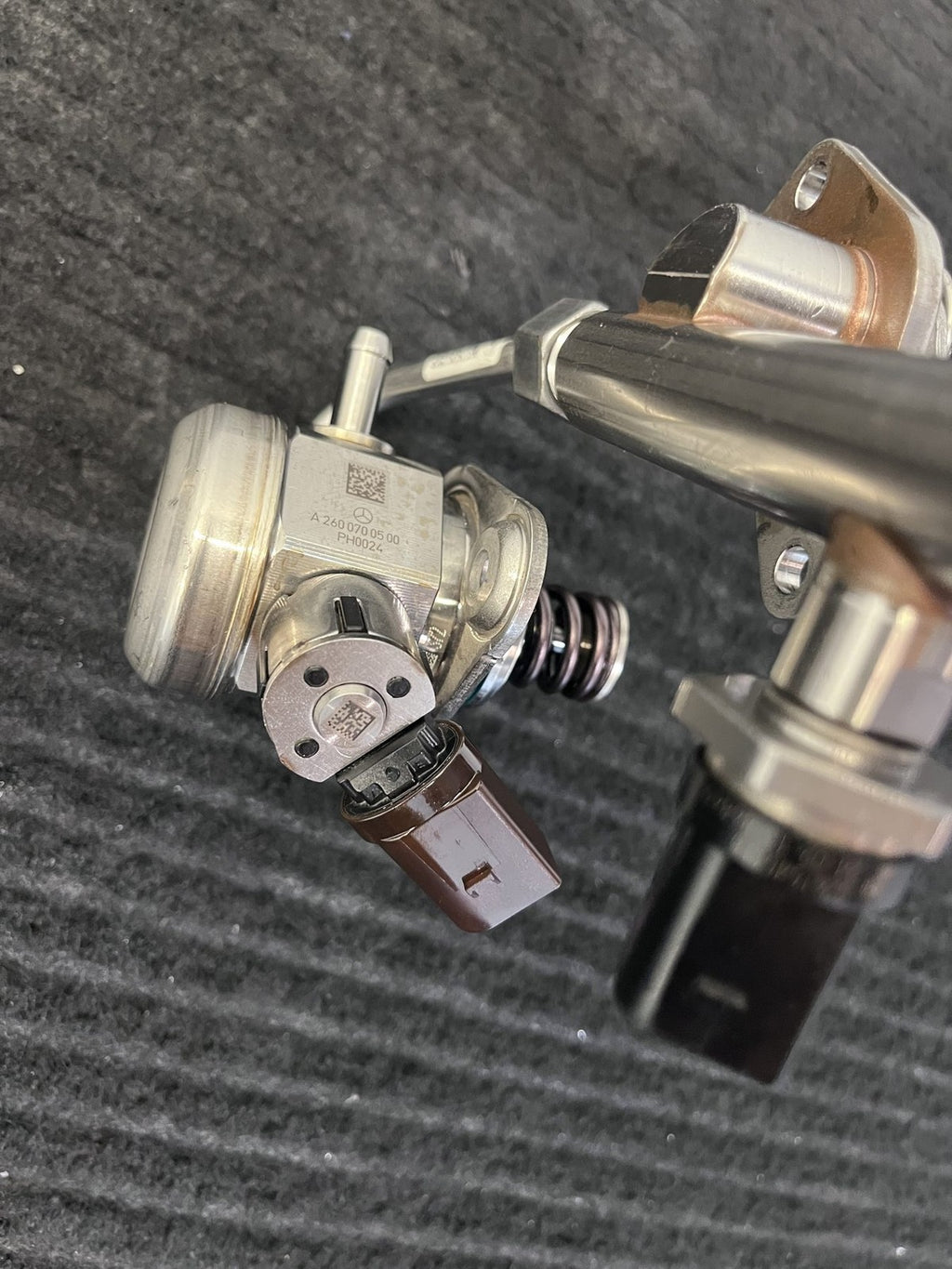 2019-2023 Mercedes-Benz M260 Fuel Rail Injectors High Pressure Pump OEM A2600701000 - eBay image 12