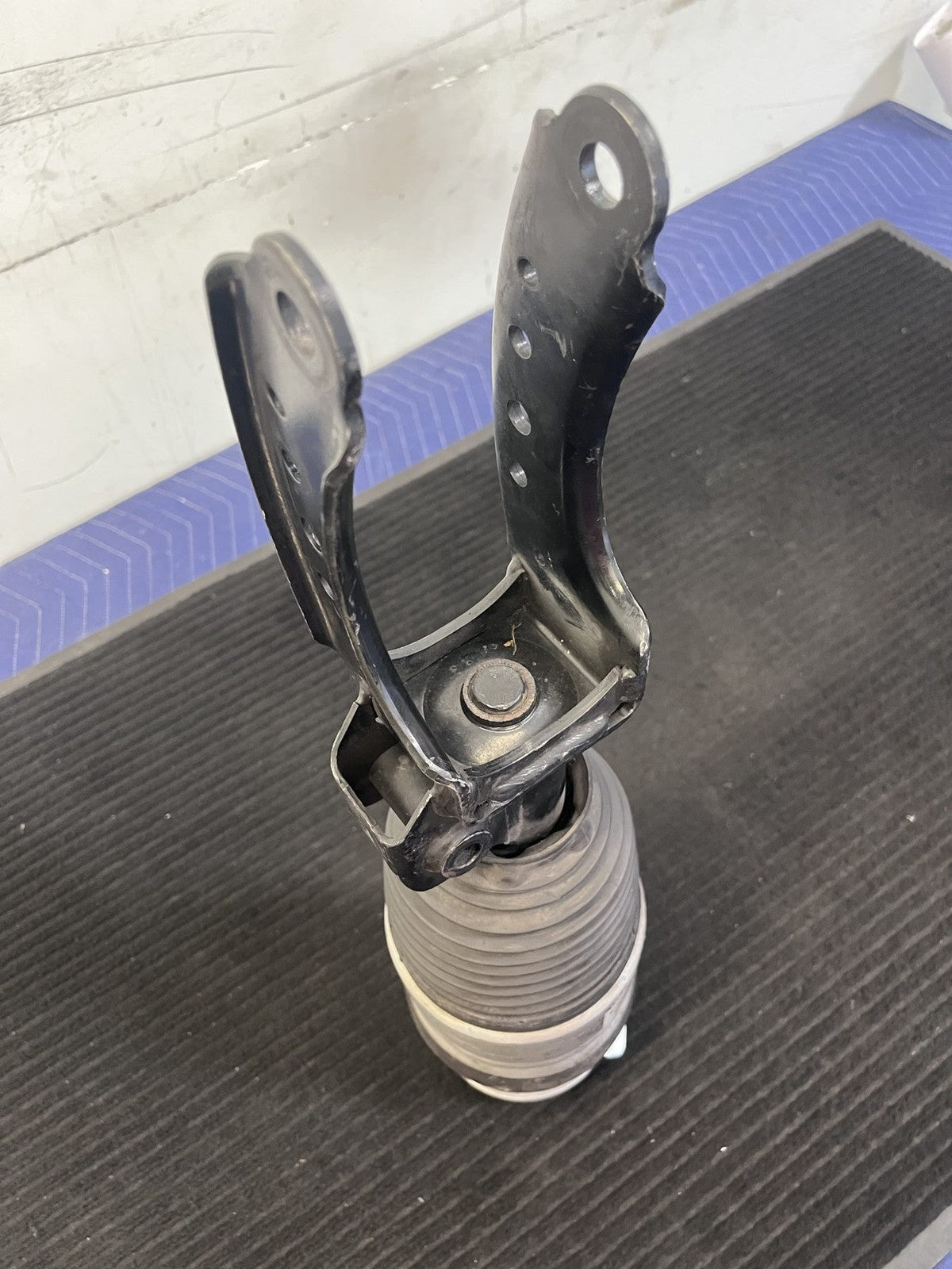 2015-2018 Porsche Cayenne Front Right Air Suspension Strut OEM 7P5616040AP - eBay image 10