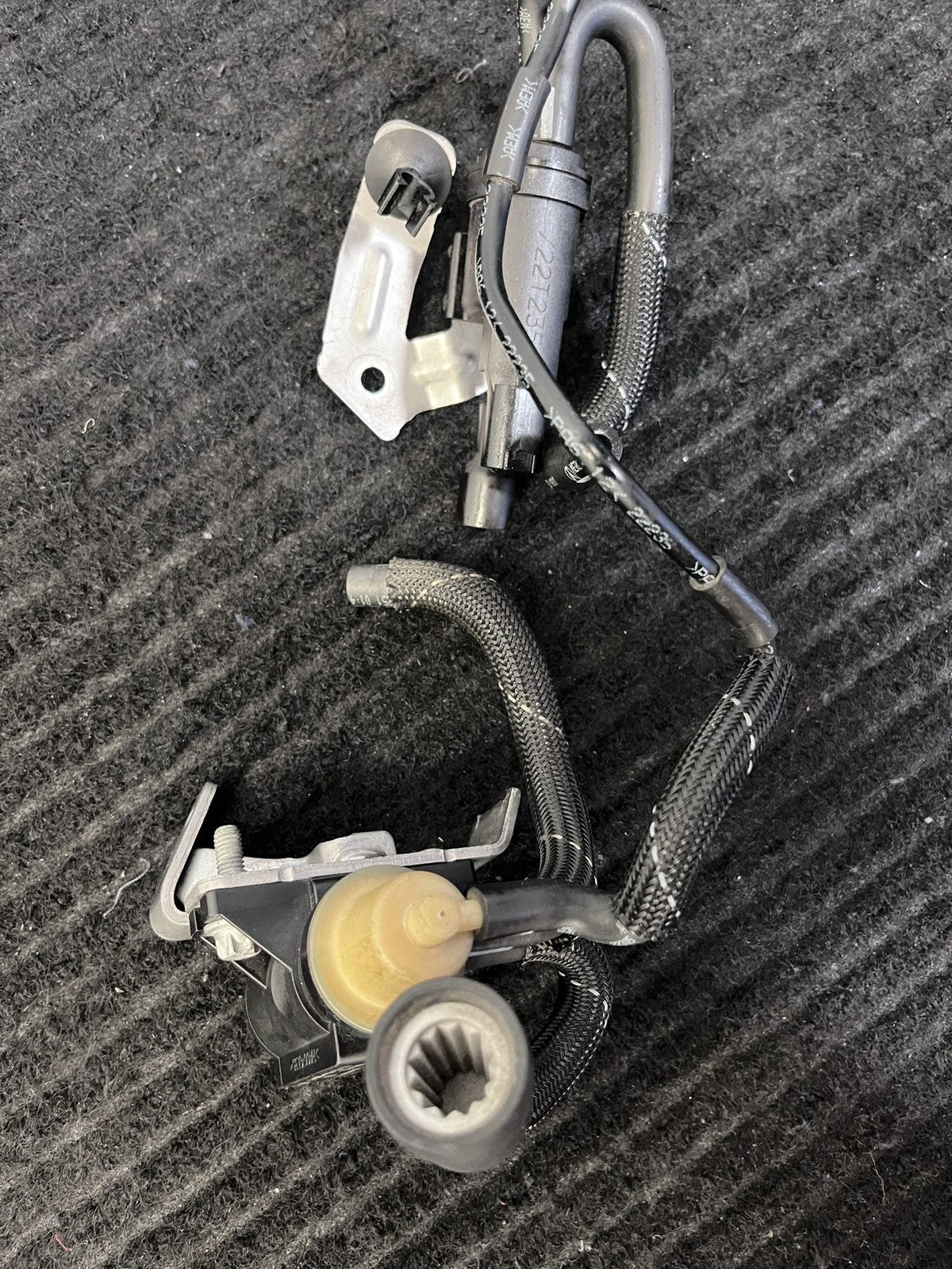 Mercedes-Benz Turbo Vacuum Solenoid Valves Lines OEM A0001532000 A0005003201 - eBay image 3