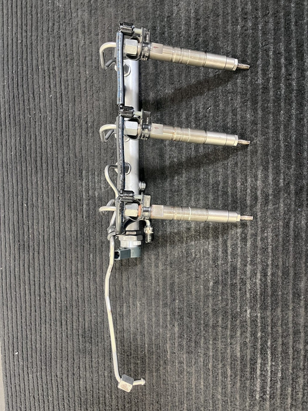 2010-2022 Mercedes-Benz Sprinter OM642 Left Fuel Rail 3 Injectors OEM A6420702795 - eBay image 4