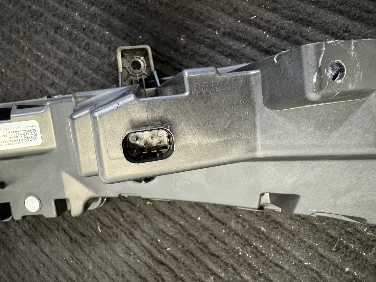 2025-2026 Rivian R1T R1S Front Left Turn Signal Lamp OEM PT00882632-D - eBay image 4