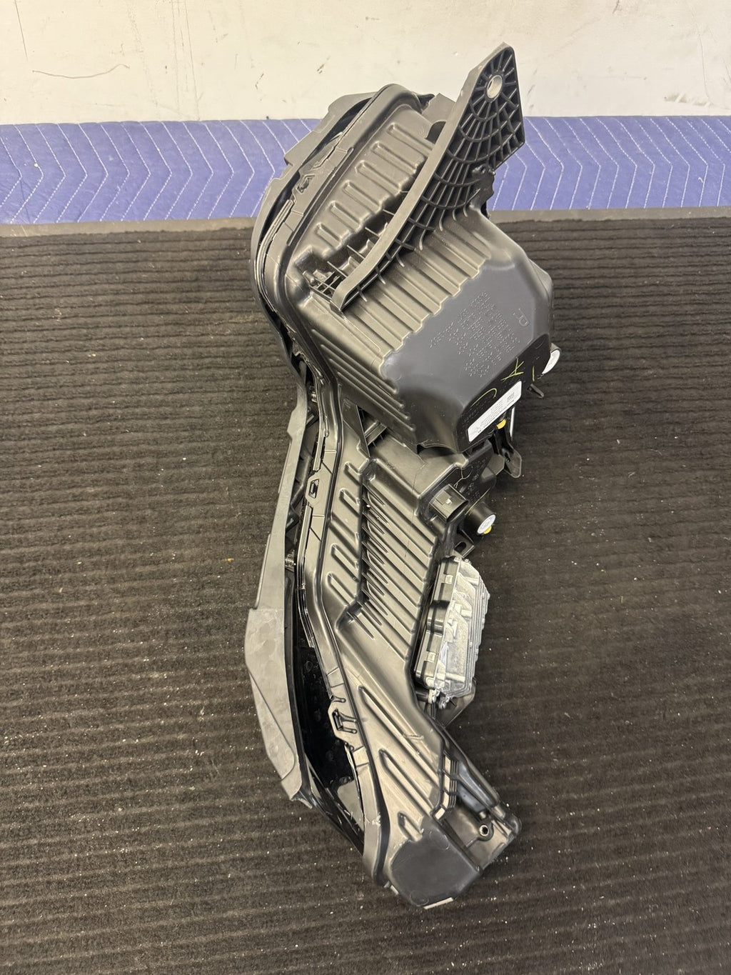 2025-2026 Rivian R1T R1S Right Dynamic LED Headlight OEM C100252551-D - eBay image 4