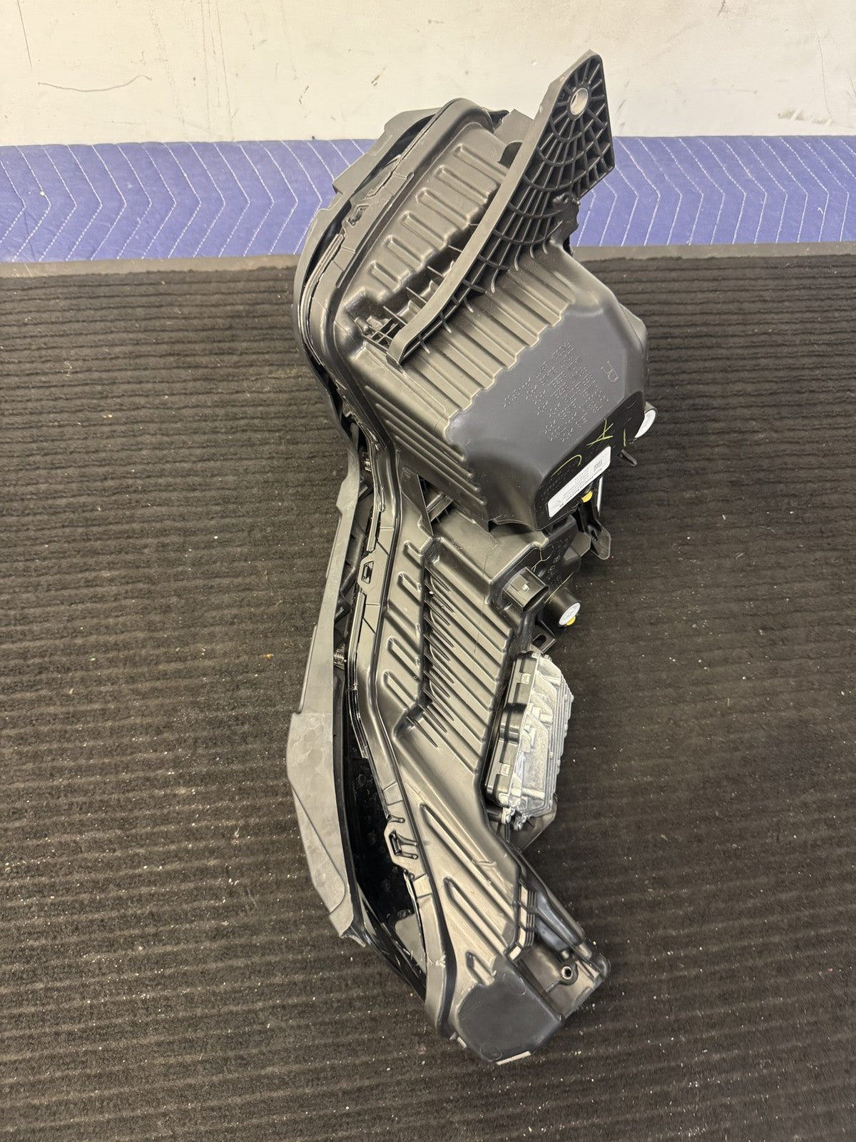 2025-2026 Rivian R1T R1S Right Dynamic LED Headlight OEM C100252551-D - eBay image 4