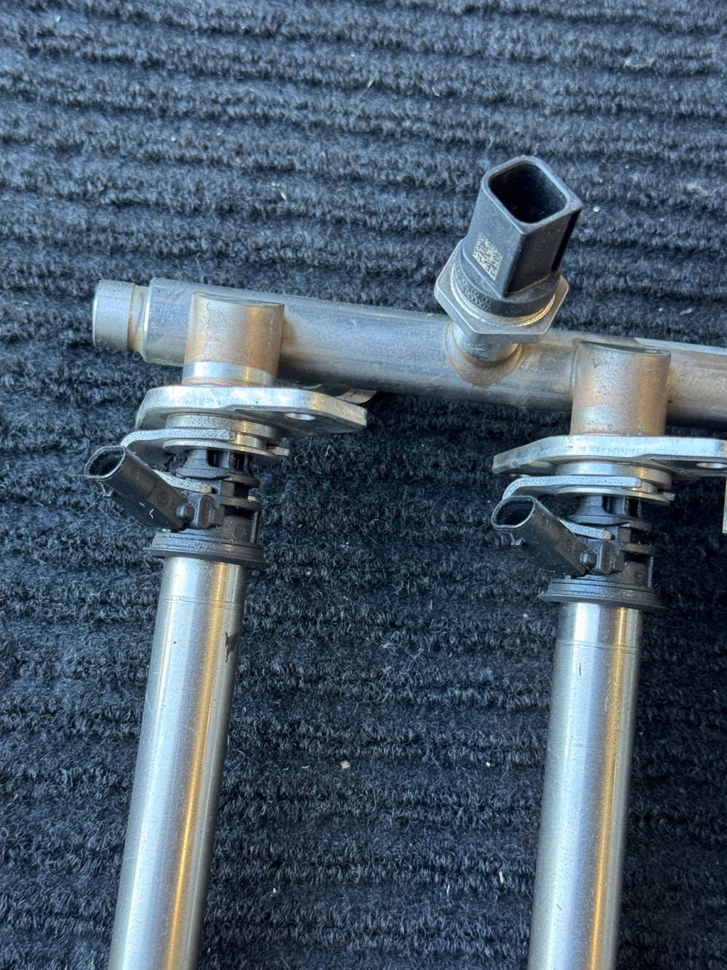 Mercedes W205 M264 Fuel Injector Rail Line Petrol OEM A2640701000 - eBay image 7
