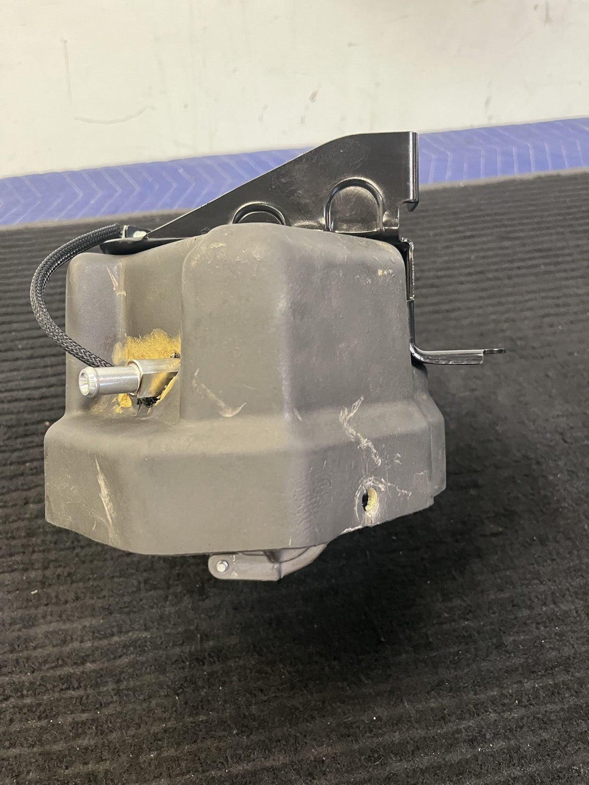 2022-2024 Rivian R1T R1S Air Suspension Pump Valve Block Used OEM PT00003024-L - eBay image 8