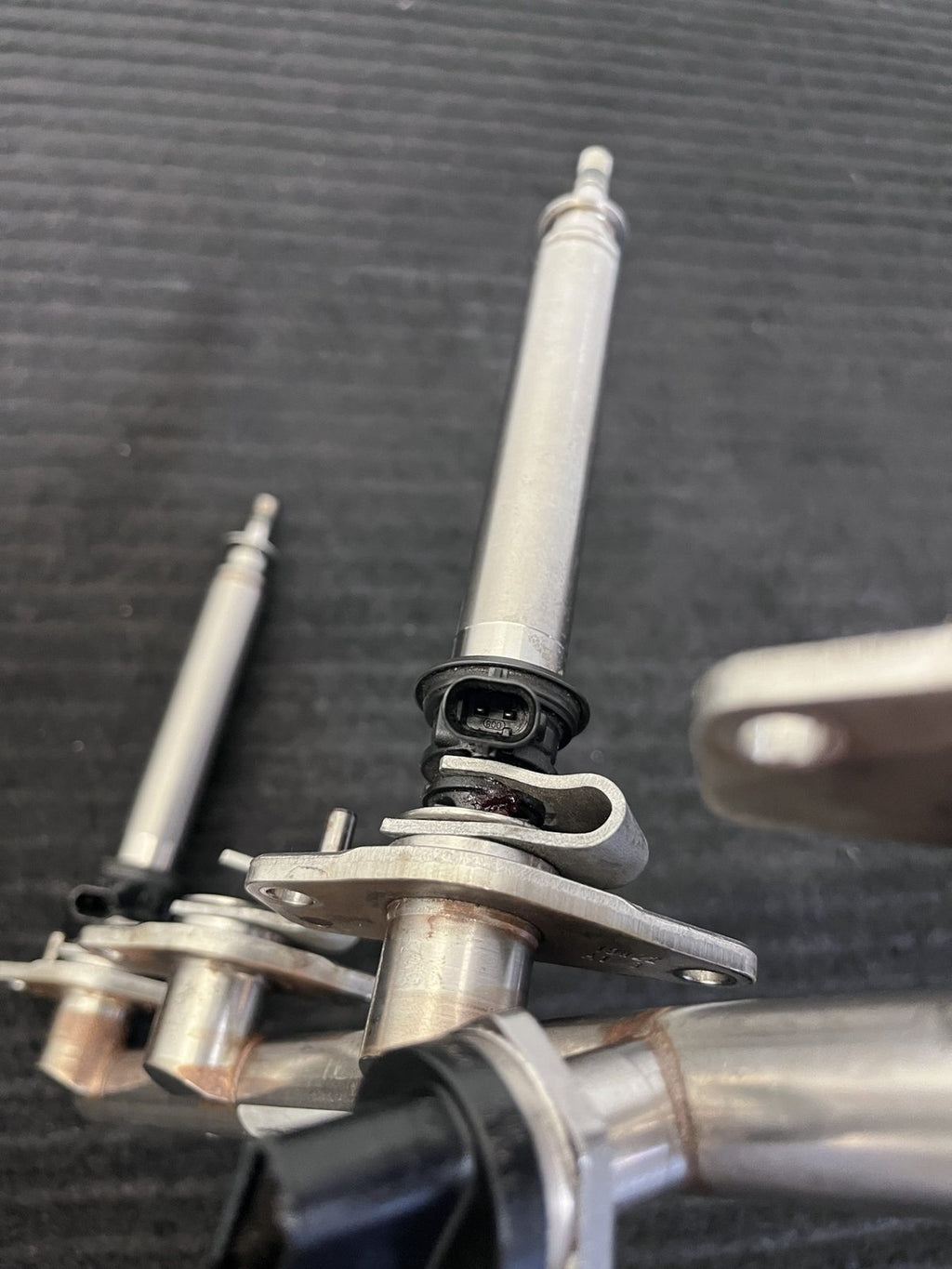 2015-2019 Mercedes-Benz C300 GLC300 E300 Fuel Rail 2 Injectors OEM A2740703800 - eBay image 7