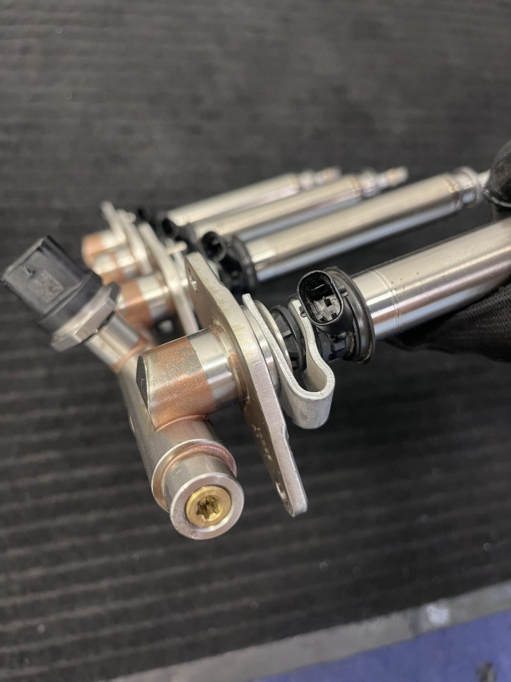 2015-2019 Mercedes-Benz C300 GLC300 E300 Fuel Rail 4 Injectors OEM A2740700995 - eBay image 9