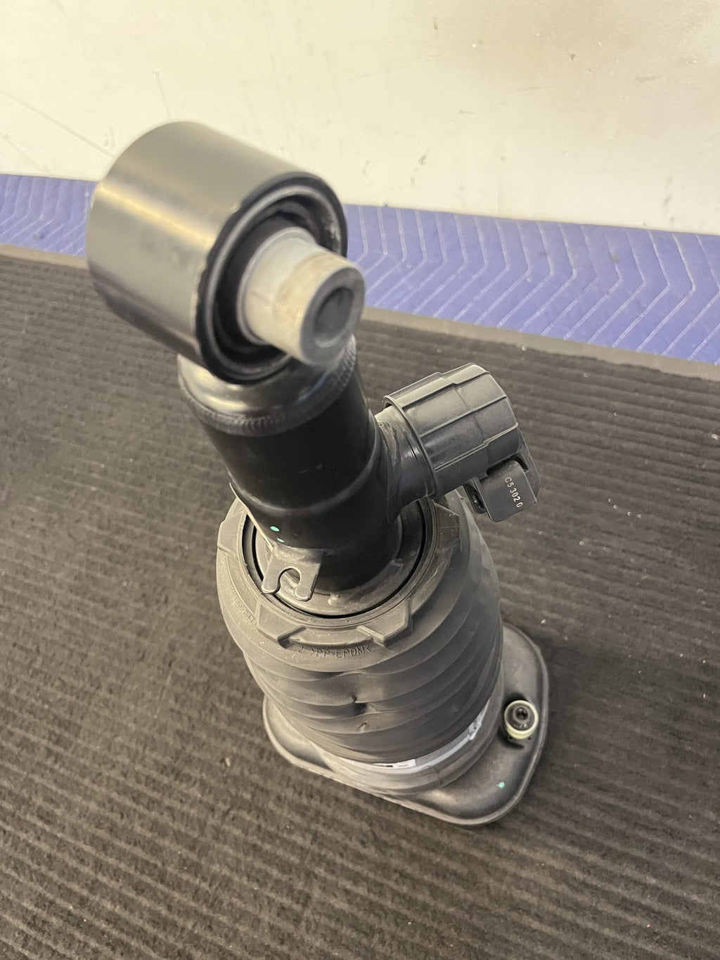 2019-2025 BMW X7 G07 Rear Right Air Suspension Strut OEM 37106869040 - eBay image 11