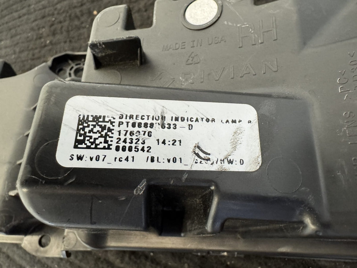 2025-2026 Rivian R1T R1S Front Right Turn Signal Lamp OEM PT00882633-D - eBay image 2