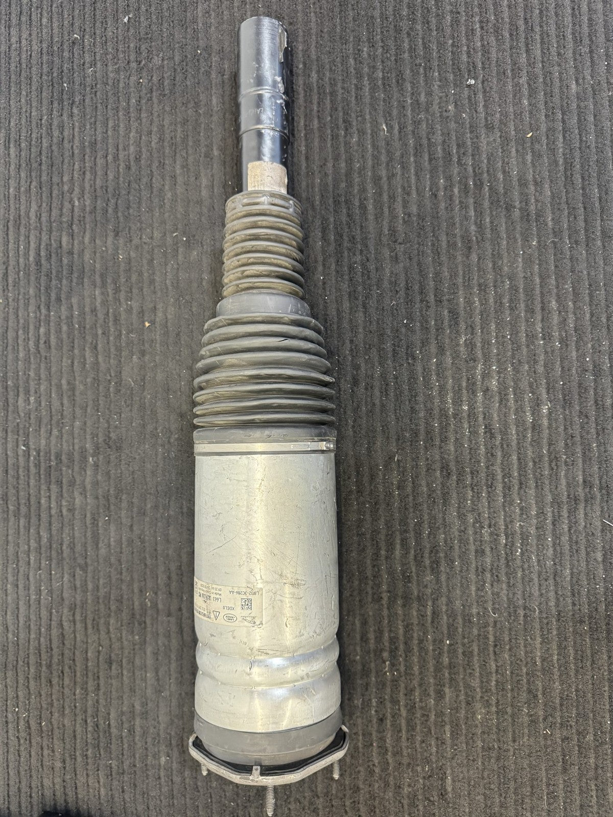 2020-2024 Land Rover Defender 110 Front Left Air Suspension Strut OEM LR132754 - eBay image 1