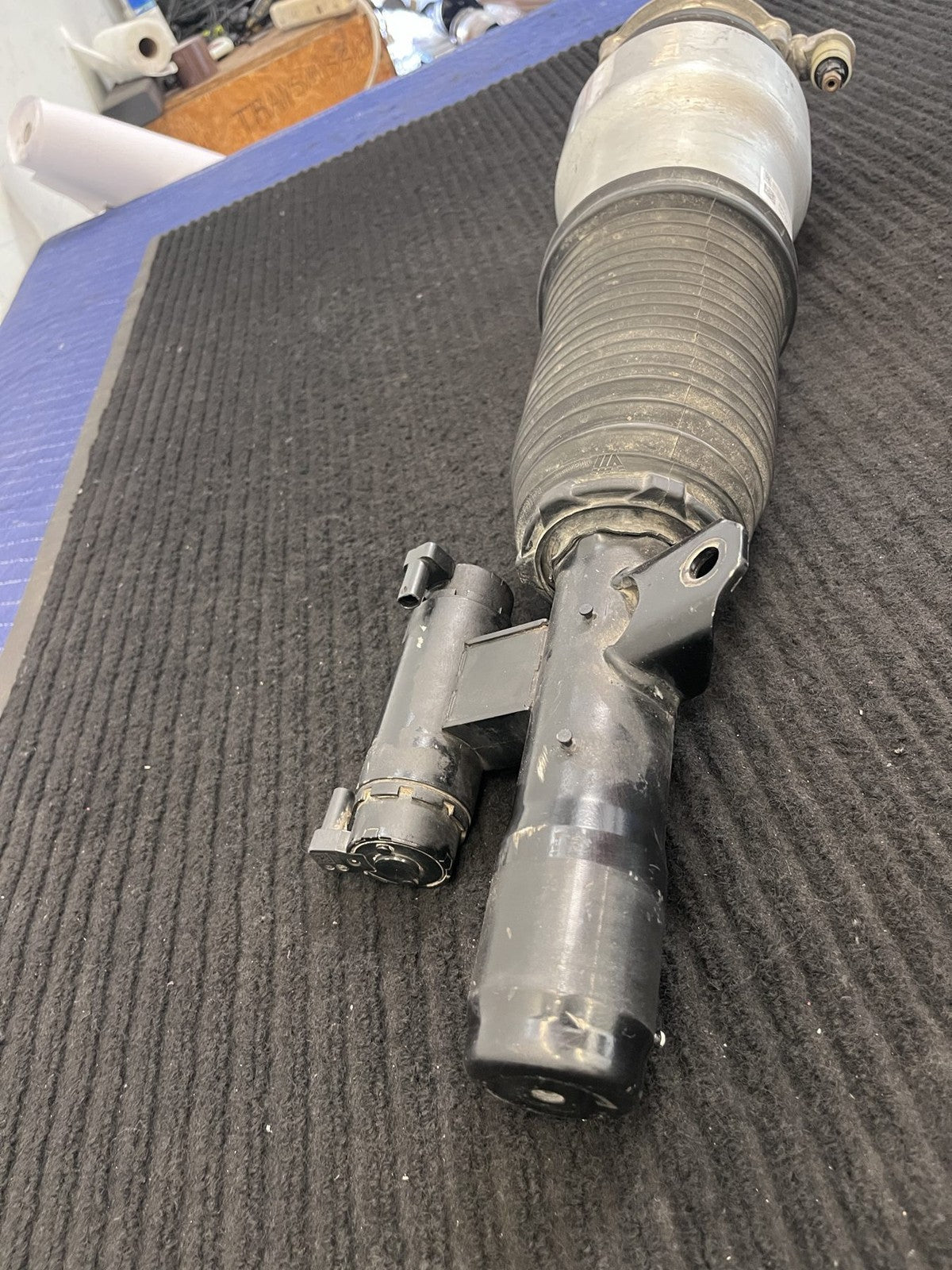 2019-2020 Rolls-Royce Cullinan RR31 Front Left Air Strut OEM 37106878223 - eBay image 8