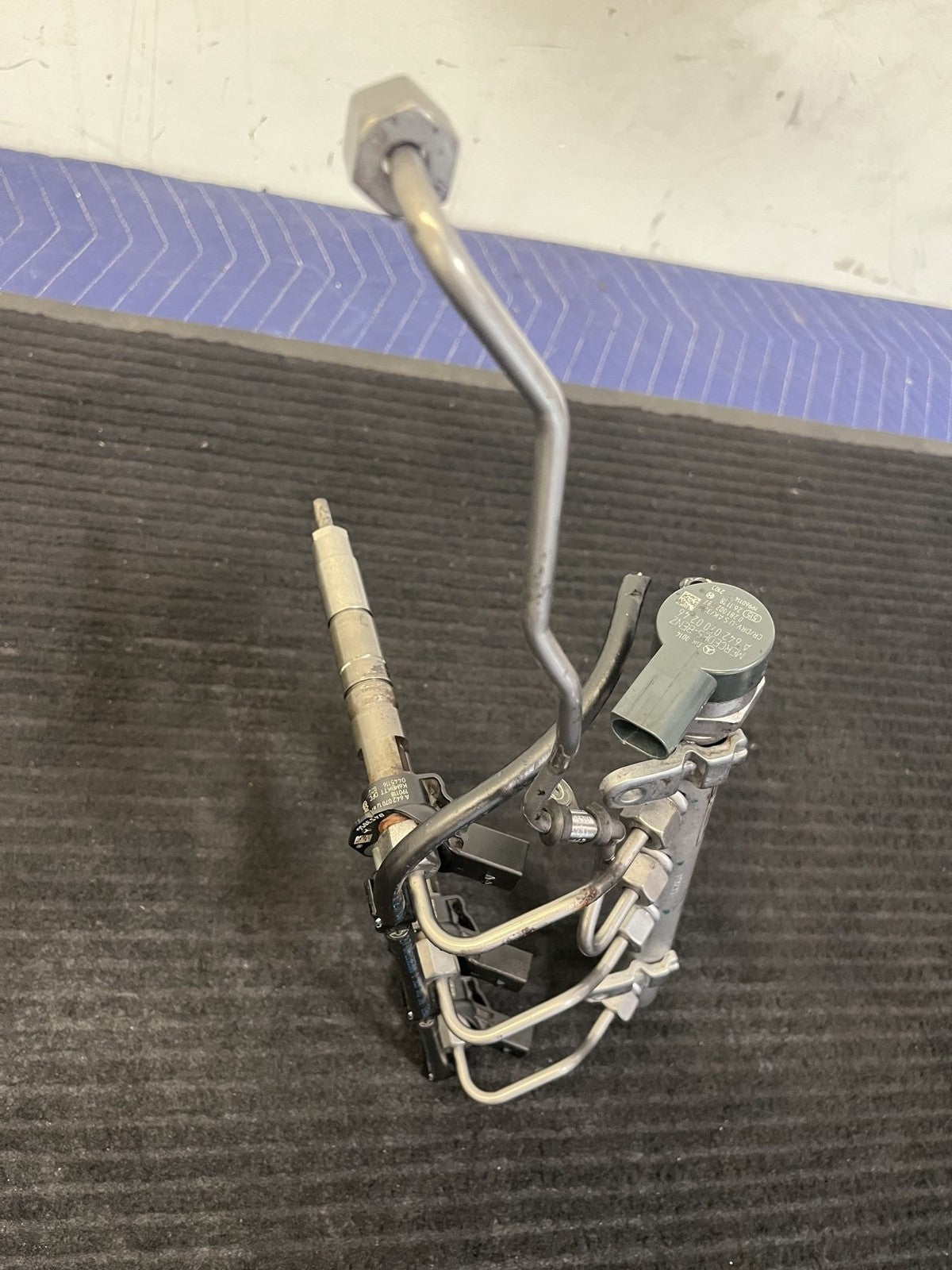 2010-2022 Mercedes-Benz Sprinter OM642 Left Fuel Rail 3 Injectors OEM A6420702795 - eBay image 5