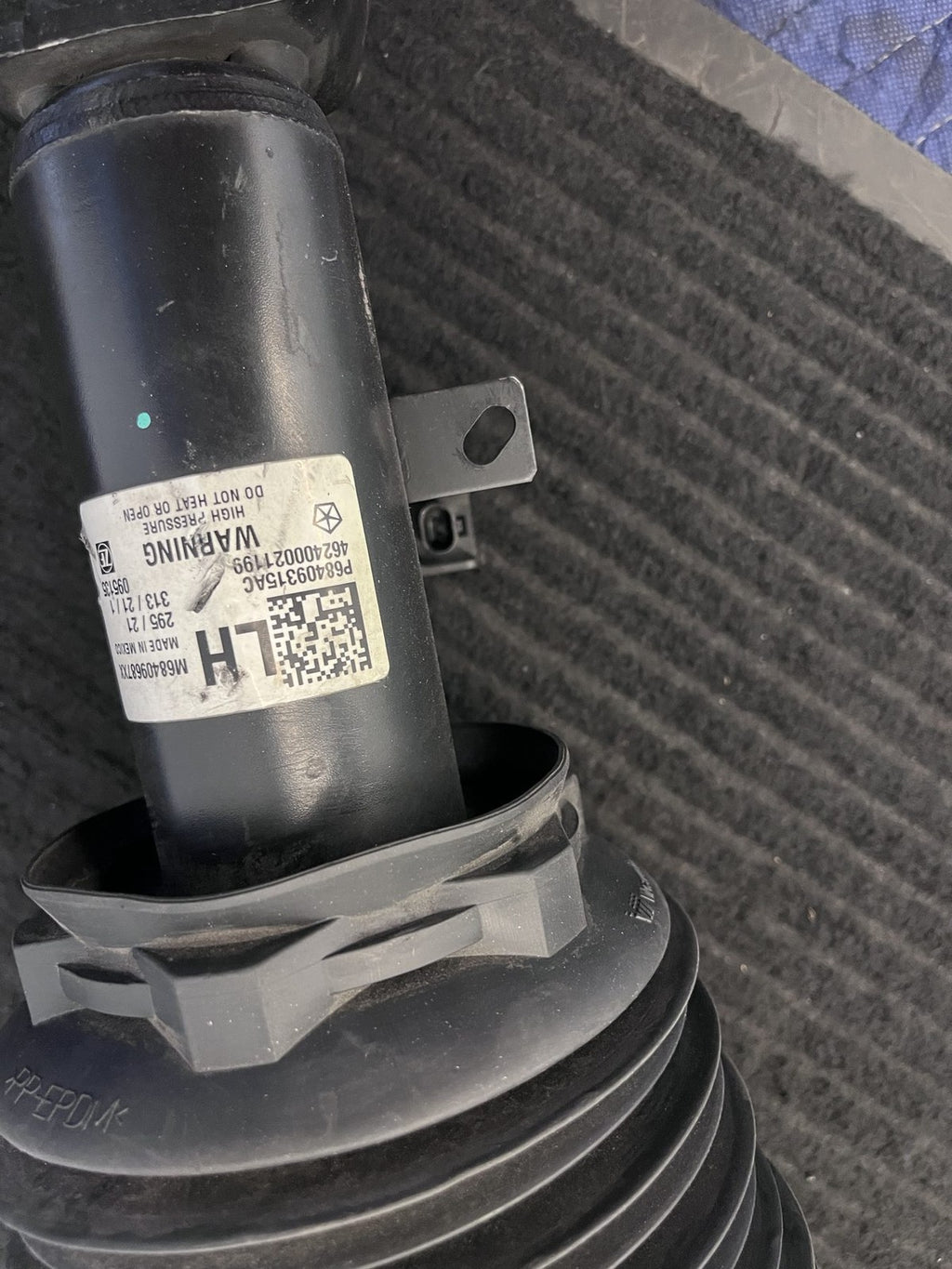 2022-2025 Jeep Wagoneer Grand Wagoneer Front Left Air Strut OEM 68409687AE - eBay image 5