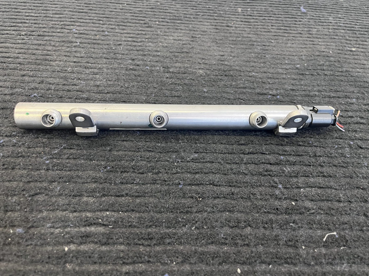 2010-2022 Mercedes-Benz Sprinter OM642 Right Fuel Rail OEM A6420703095 - eBay image 2