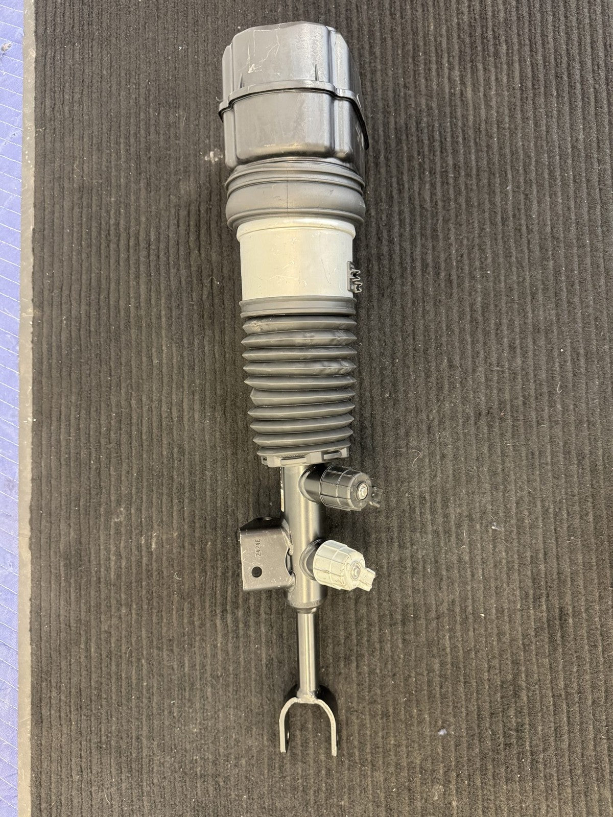 2023-2025 BMW 740i G70 Front Right Air Suspension Strut OEM 37106892586 - eBay image 8