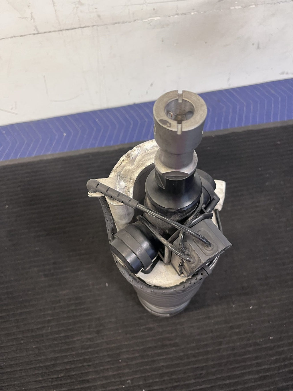 2015-2017 Rolls-Royce Wraith Front Right Air Suspension Strut OEM 37106868824 - eBay image 12