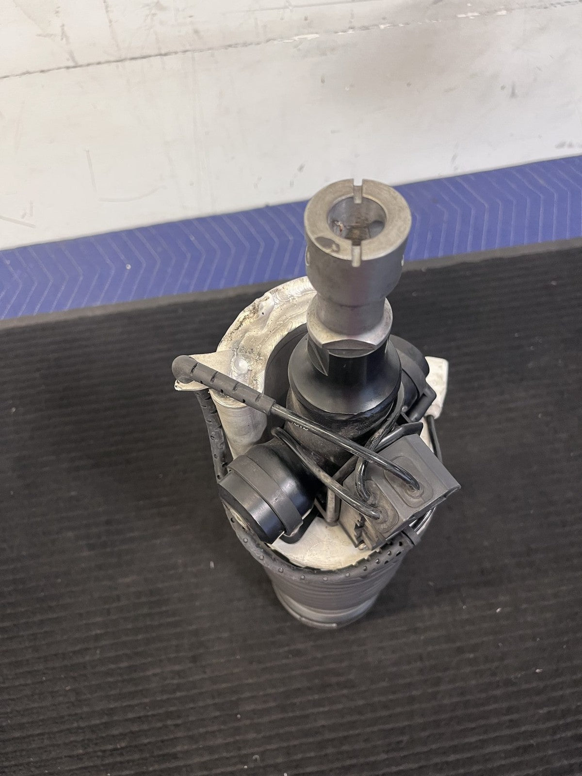 2015-2017 Rolls-Royce Wraith Front Right Air Suspension Strut OEM 37106868824 - eBay image 12
