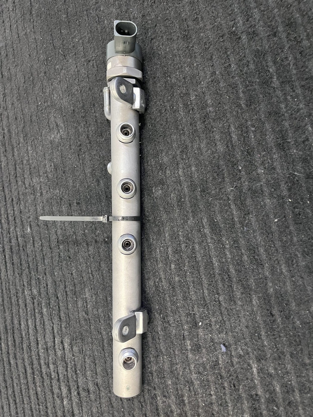 2010-2022 Mercedes-Benz Sprinter OM642 Left Fuel Rail OEM A6420702795 - eBay image 4