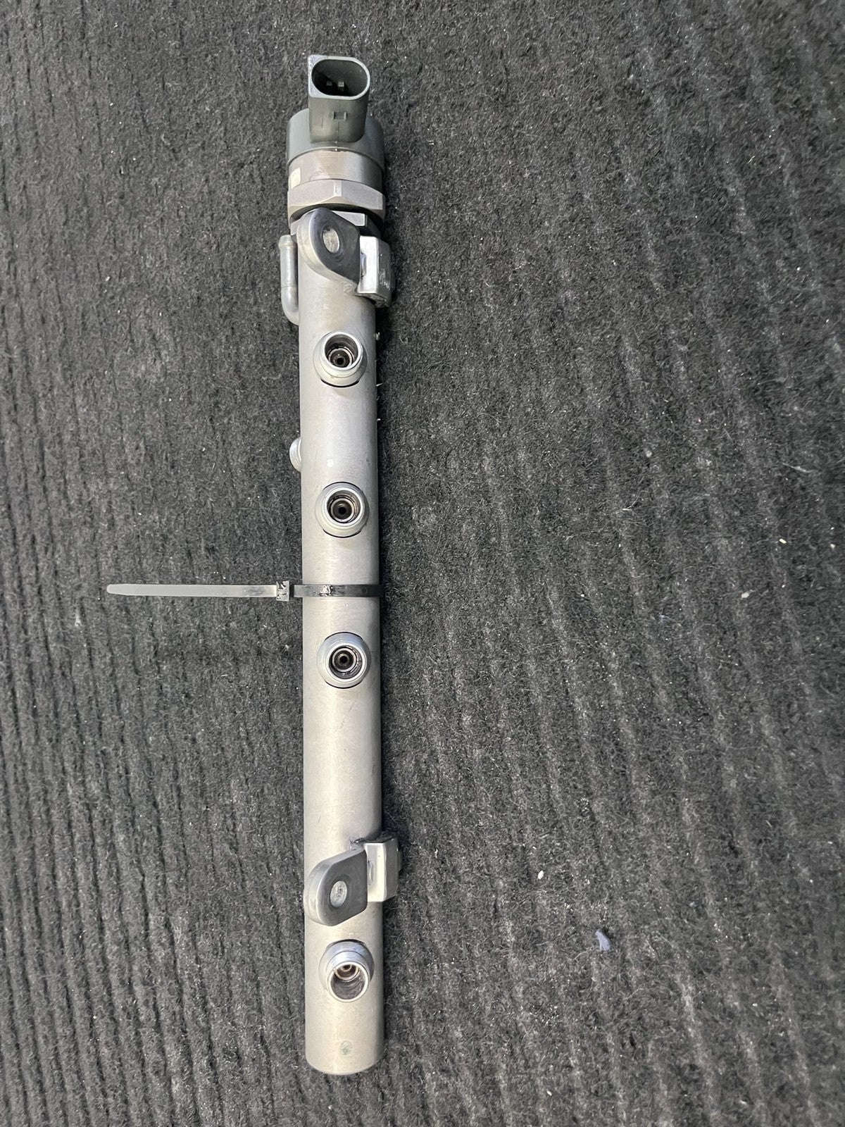2010-2022 Mercedes-Benz Sprinter OM642 Left Fuel Rail OEM A6420702795 - eBay image 4
