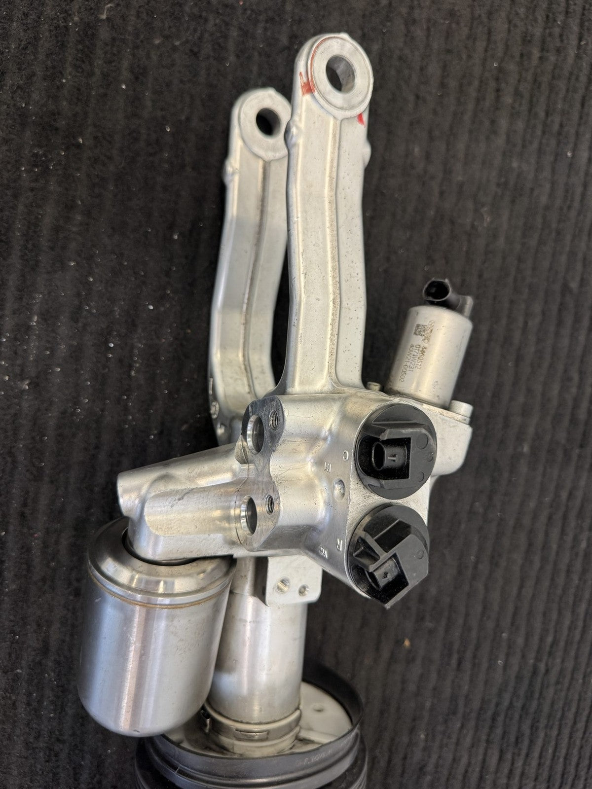 2022-2024 Rivian R1T Front Left Air Suspension Strut OEM C100002751-G - eBay image 4