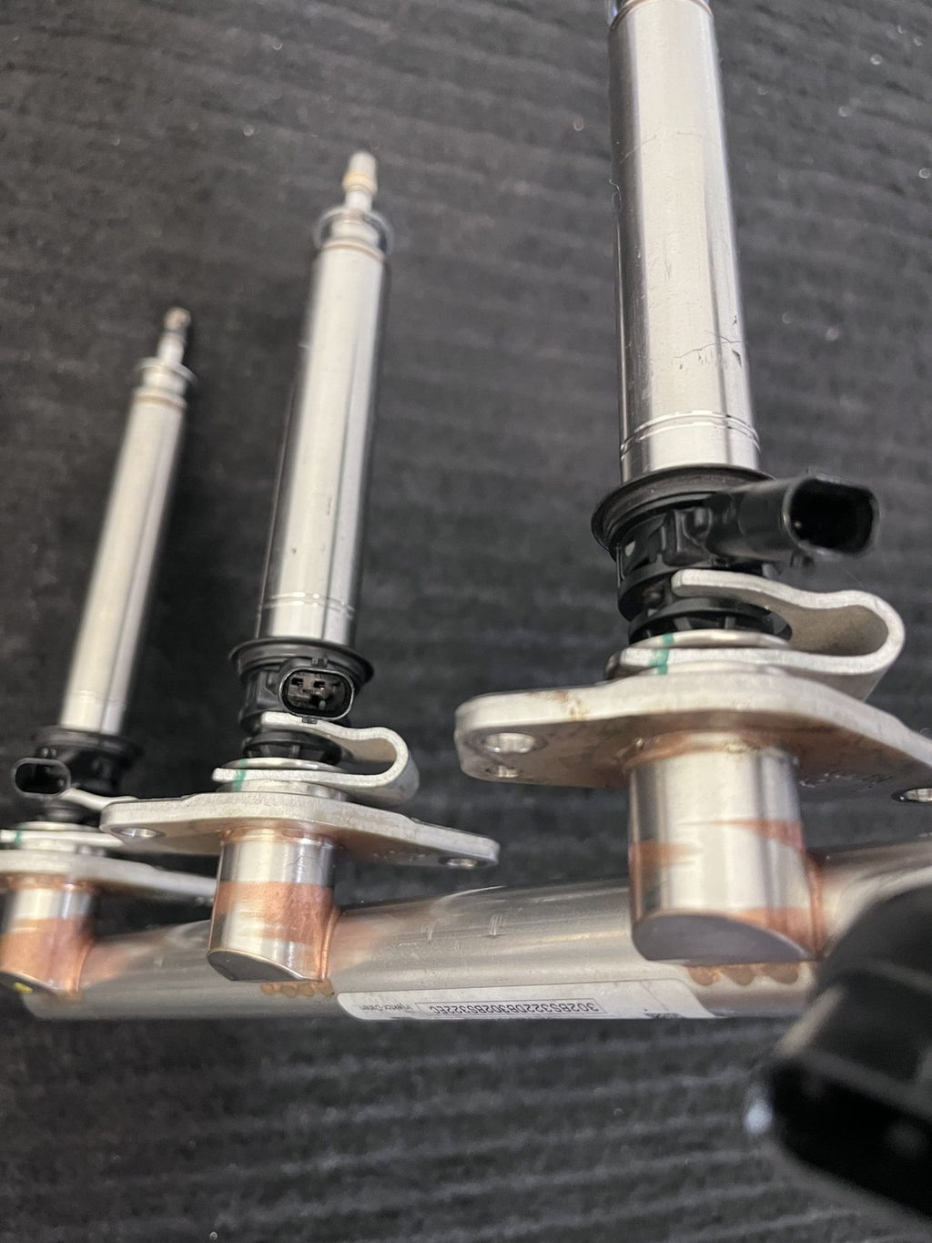 2015-2019 Mercedes-Benz C300 GLC300 E300 Fuel Rail 4 Injectors OEM A2740700995 - eBay image 8