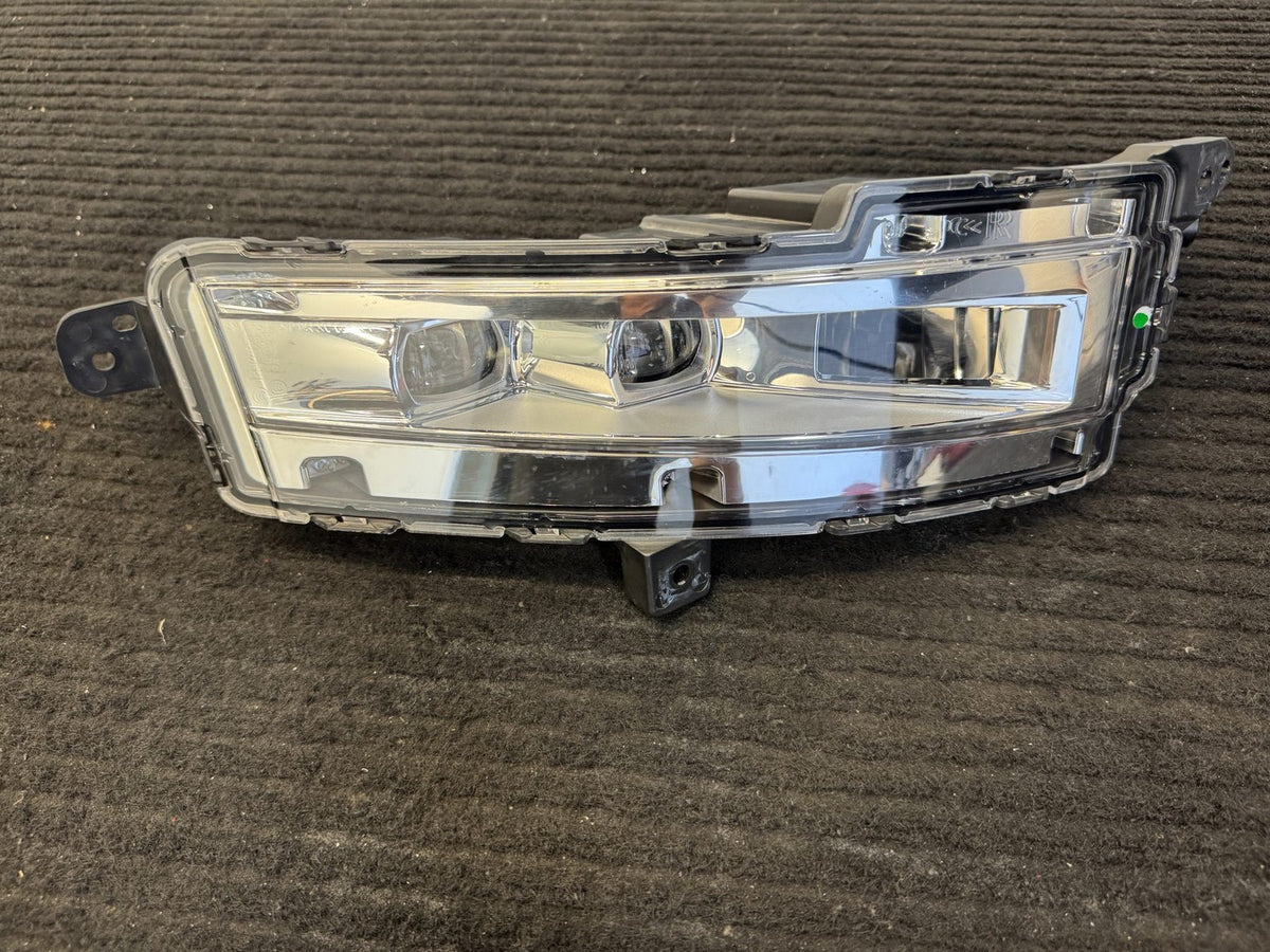 2022-2024 Rivian R1T R1S Front Right Fog Cornering Lamp OEM PT00058037-C - eBay image 6