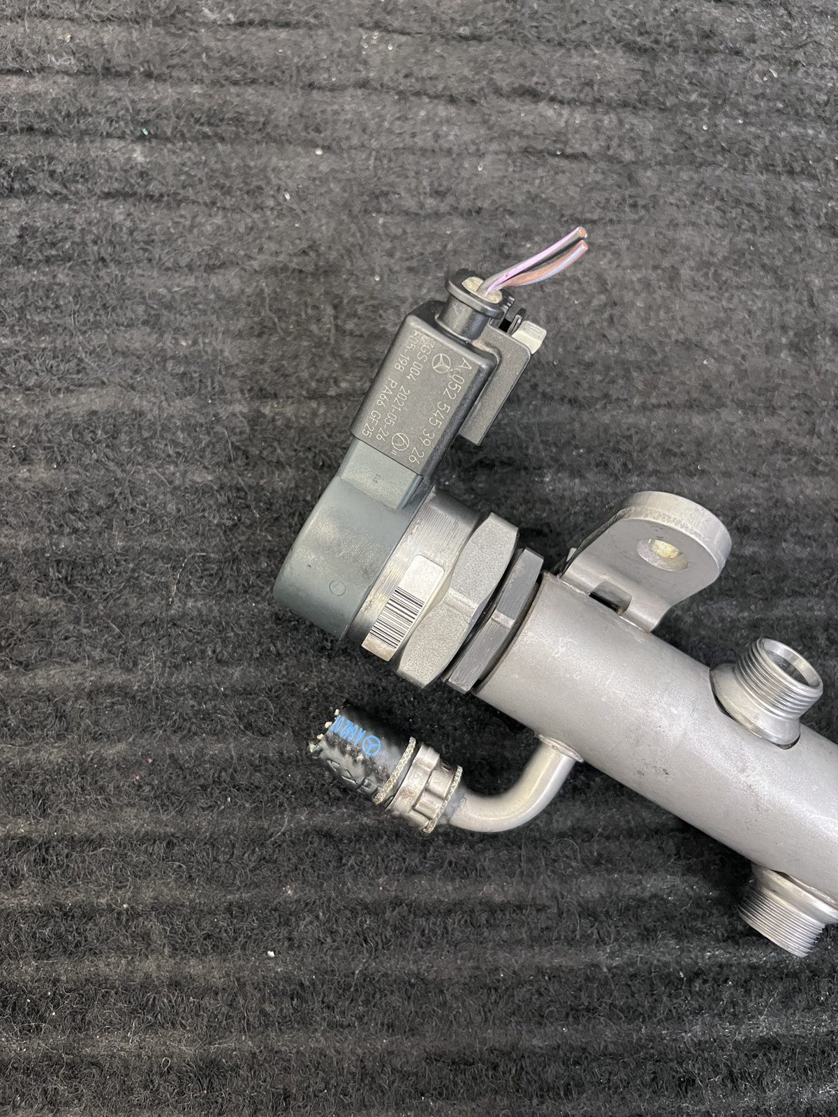 2010-2022 Mercedes-Benz Sprinter OM642 Left Fuel Rail OEM A6420702795 - eBay image 3