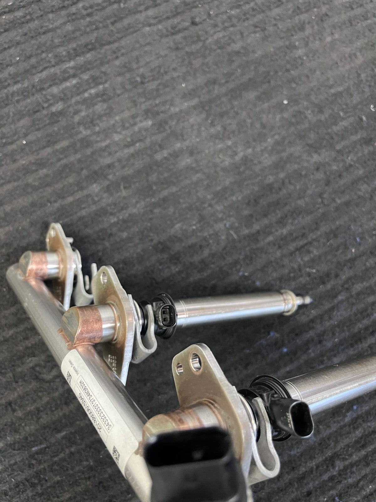 2016-2021 Mercedes-Benz C63 AMG Fuel Rail 3 Injectors OEM A2740704800 - eBay image 7