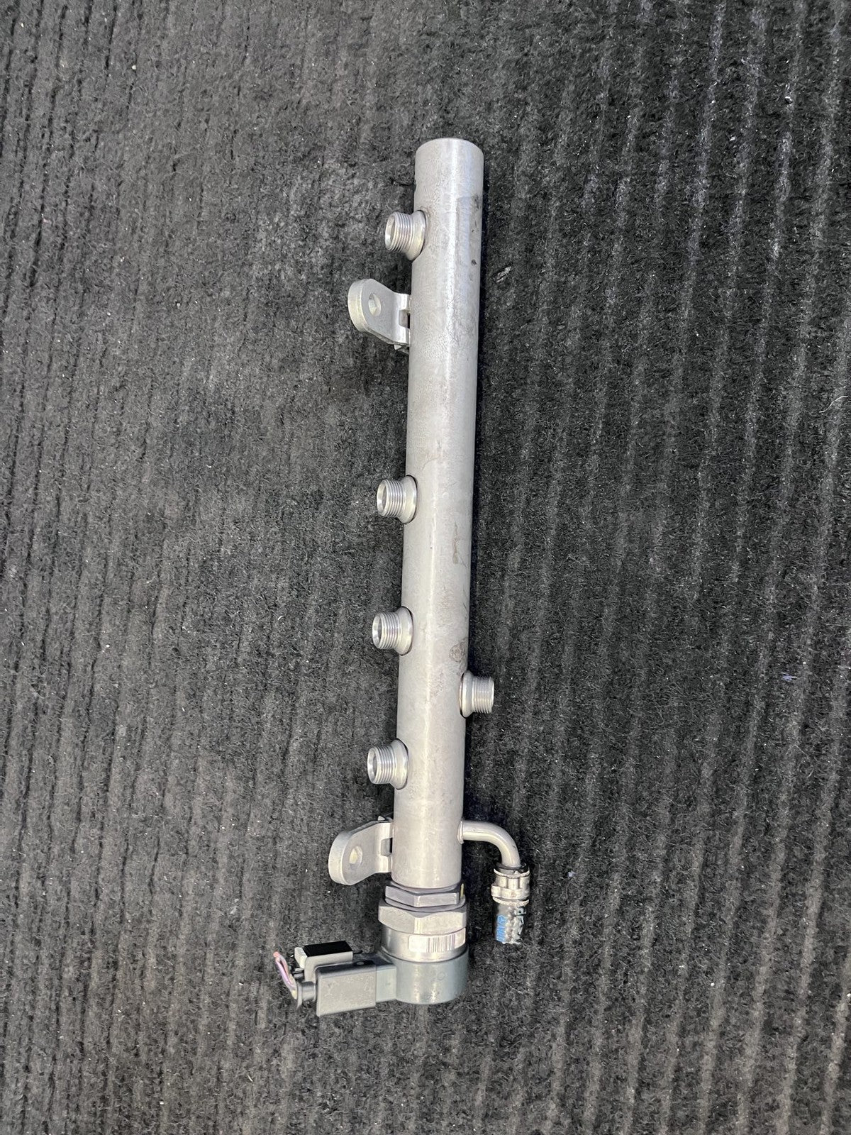 2010-2022 Mercedes-Benz Sprinter OM642 Left Fuel Rail OEM A6420702795 - eBay image 1