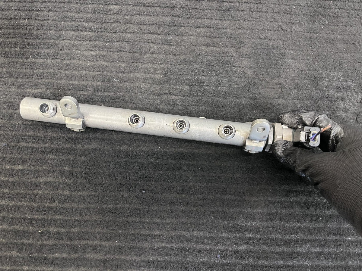 2010-2022 Mercedes-Benz Sprinter OM642 Left Fuel Rail OEM A6420702795 - eBay image 4