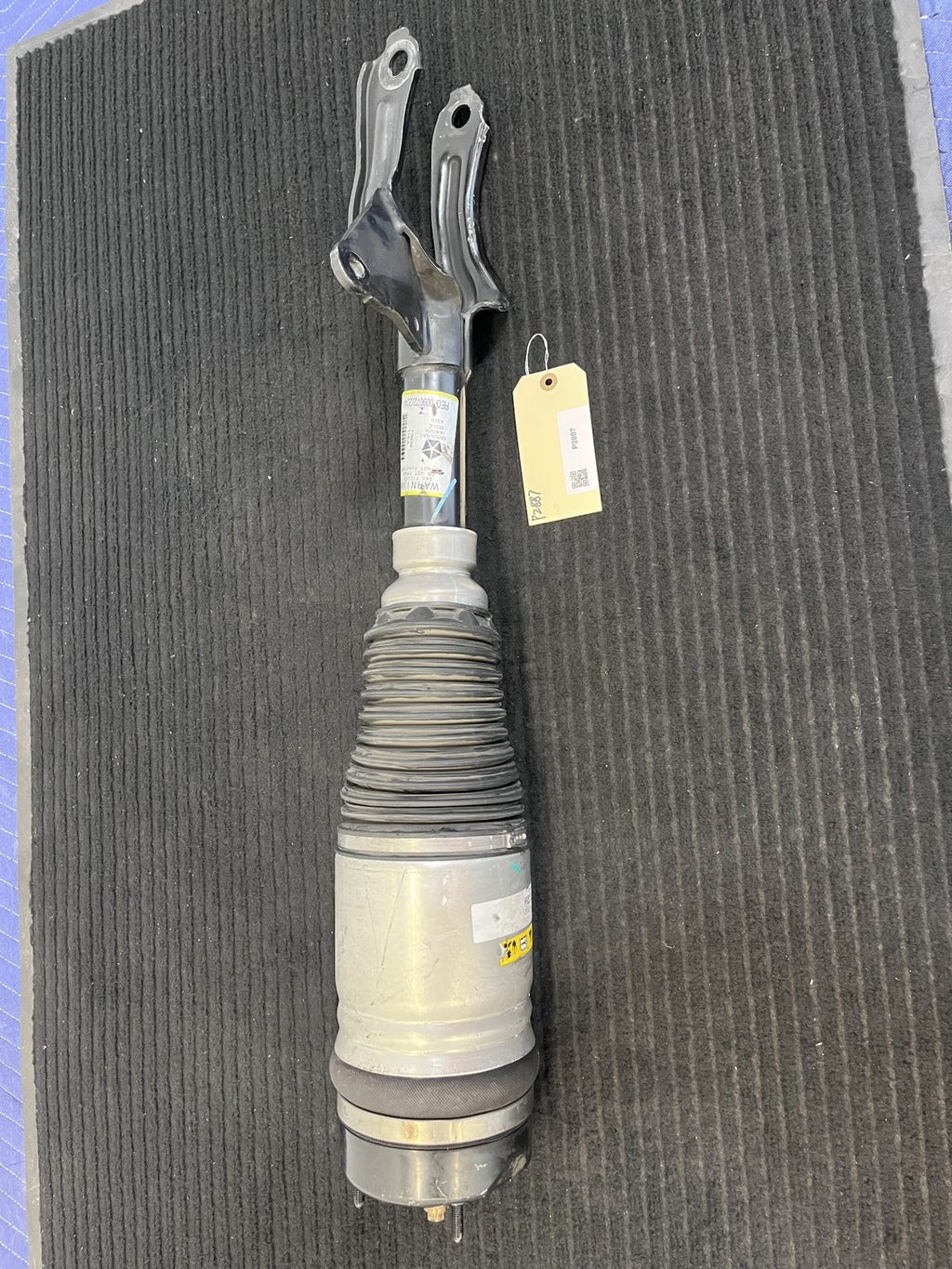 2016-2021 Jeep Grand Cherokee Front Right Air Suspension Strut OEM 68252626AC - eBay image 1