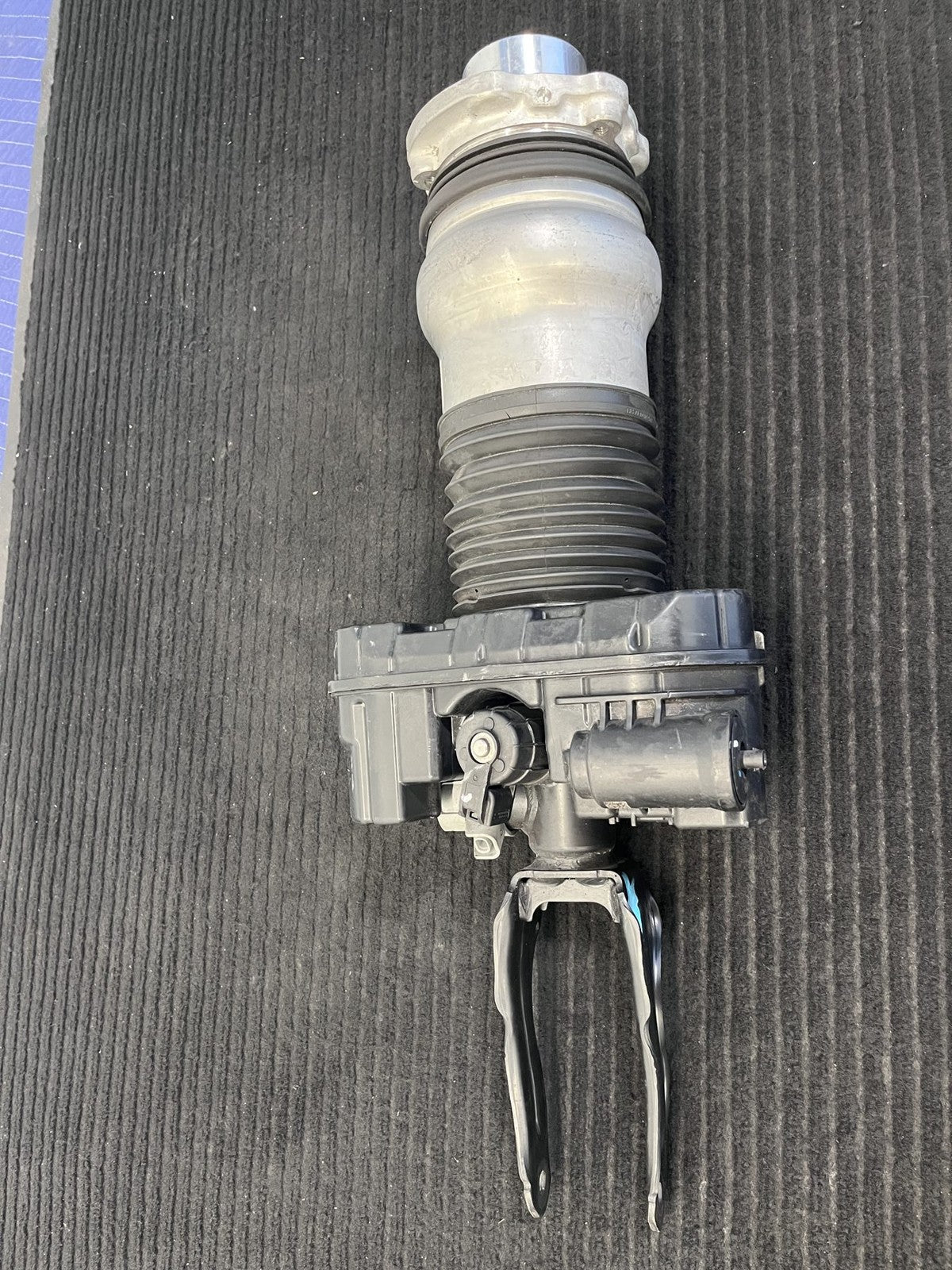 2020-2024 Porsche Taycan Front Right Air Suspension Strut OEM 9J1616038AK - eBay image 5