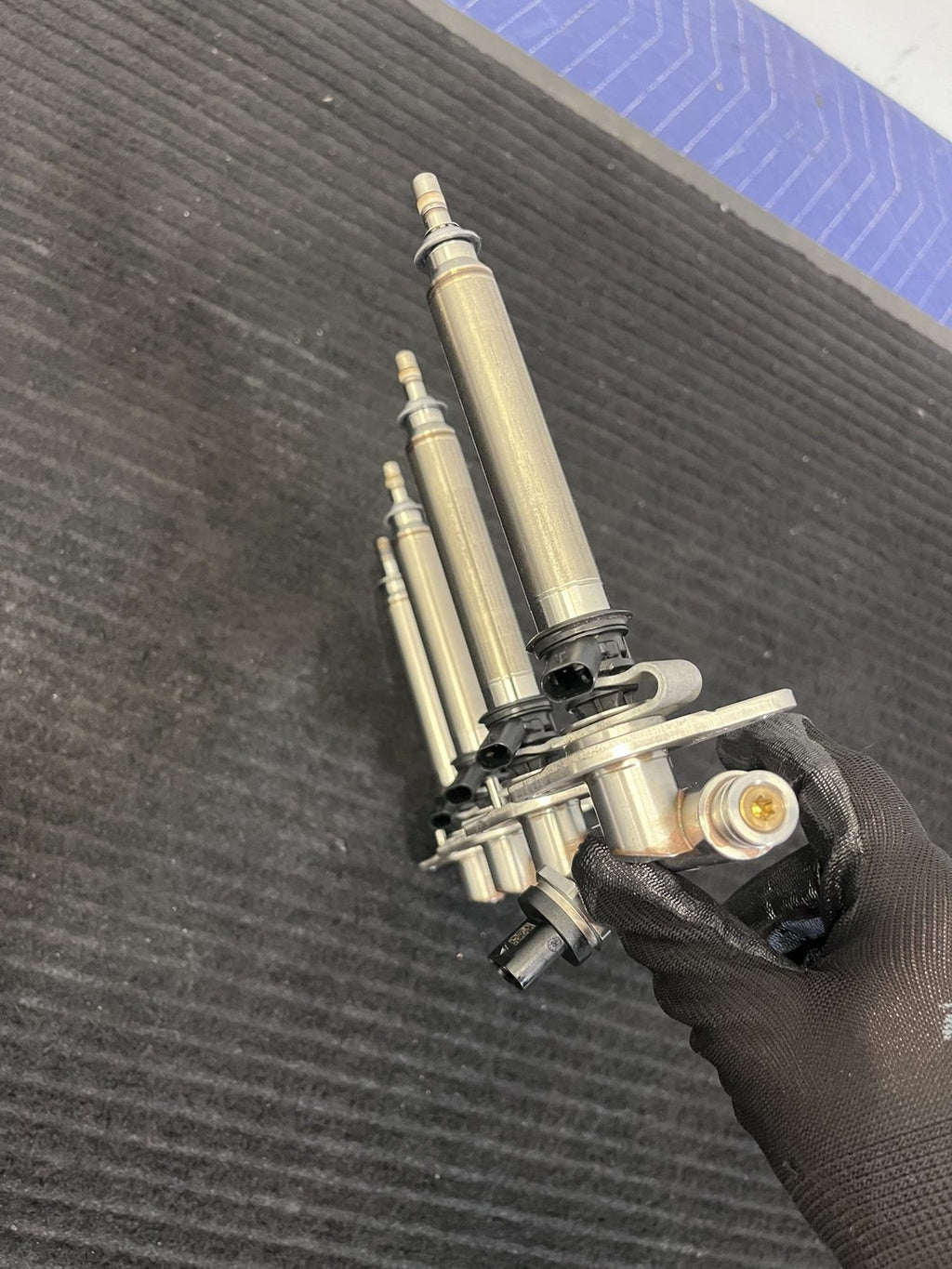 2015-2019 Mercedes-Benz C300 GLC300 E300 Fuel Rail 4 Injectors OEM A2740700995 - eBay image 11