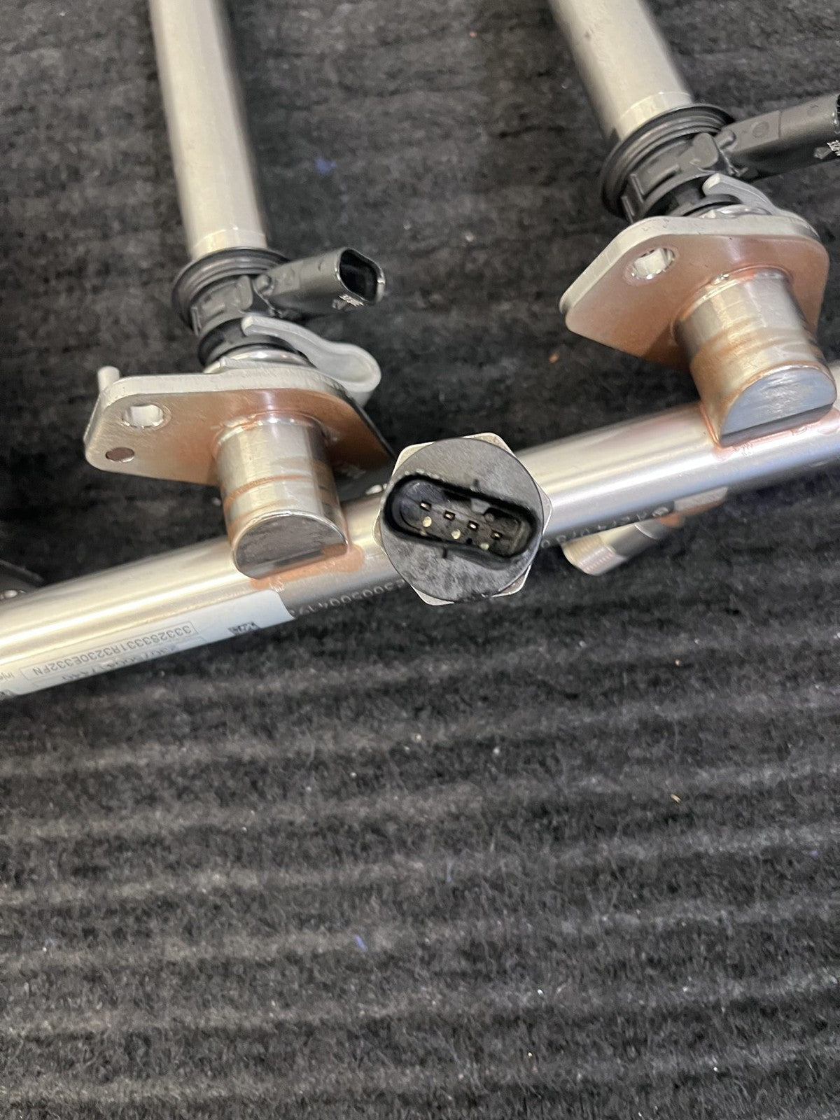 2016-2021 Mercedes-Benz C63 AMG Fuel Rail 4 Injectors OEM A2740704800 - eBay image 5
