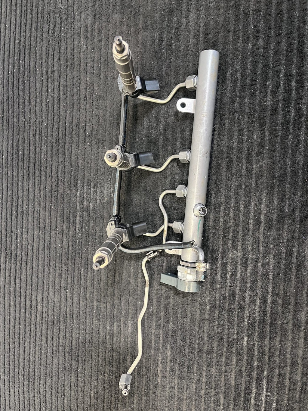 2010-2022 Mercedes-Benz Sprinter OM642 Left Fuel Rail 3 Injectors OEM A6420702795 - eBay image 3
