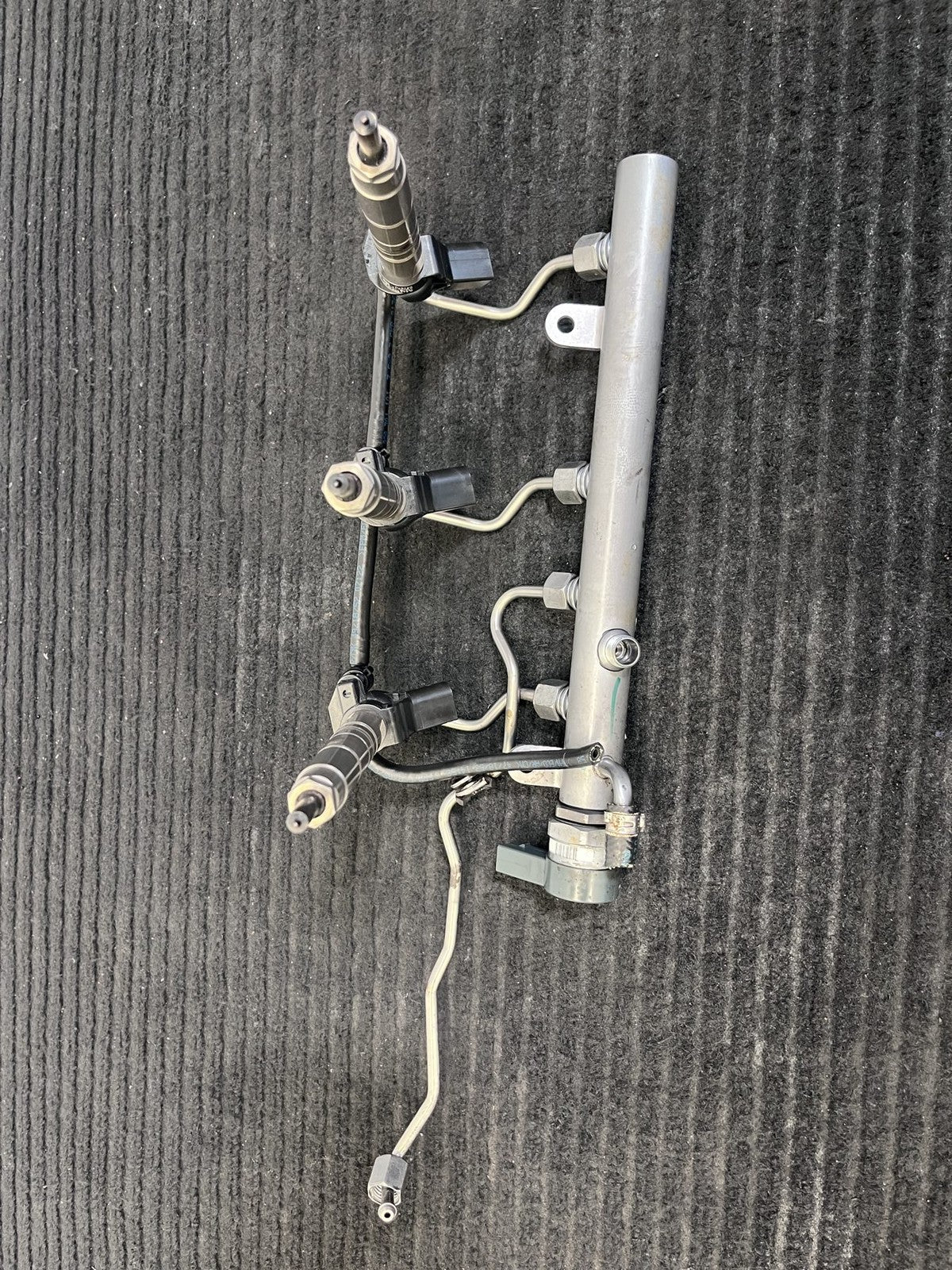2010-2022 Mercedes-Benz Sprinter OM642 Left Fuel Rail 3 Injectors OEM A6420702795 - eBay image 3