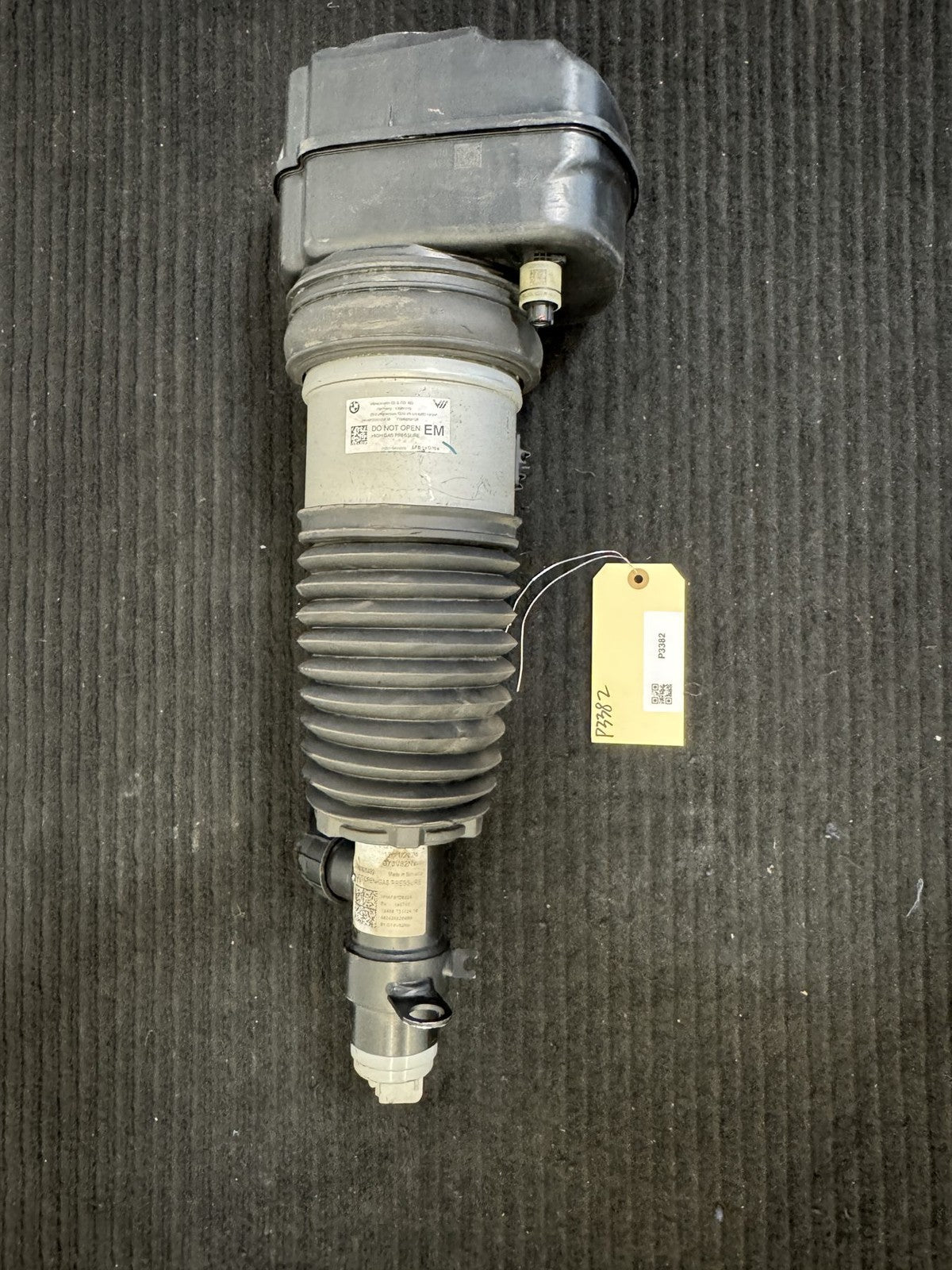 2023-2025 BMW 760i 750e xDrive G70 Front Left Air Strut OEM 37106892591 - eBay image 1