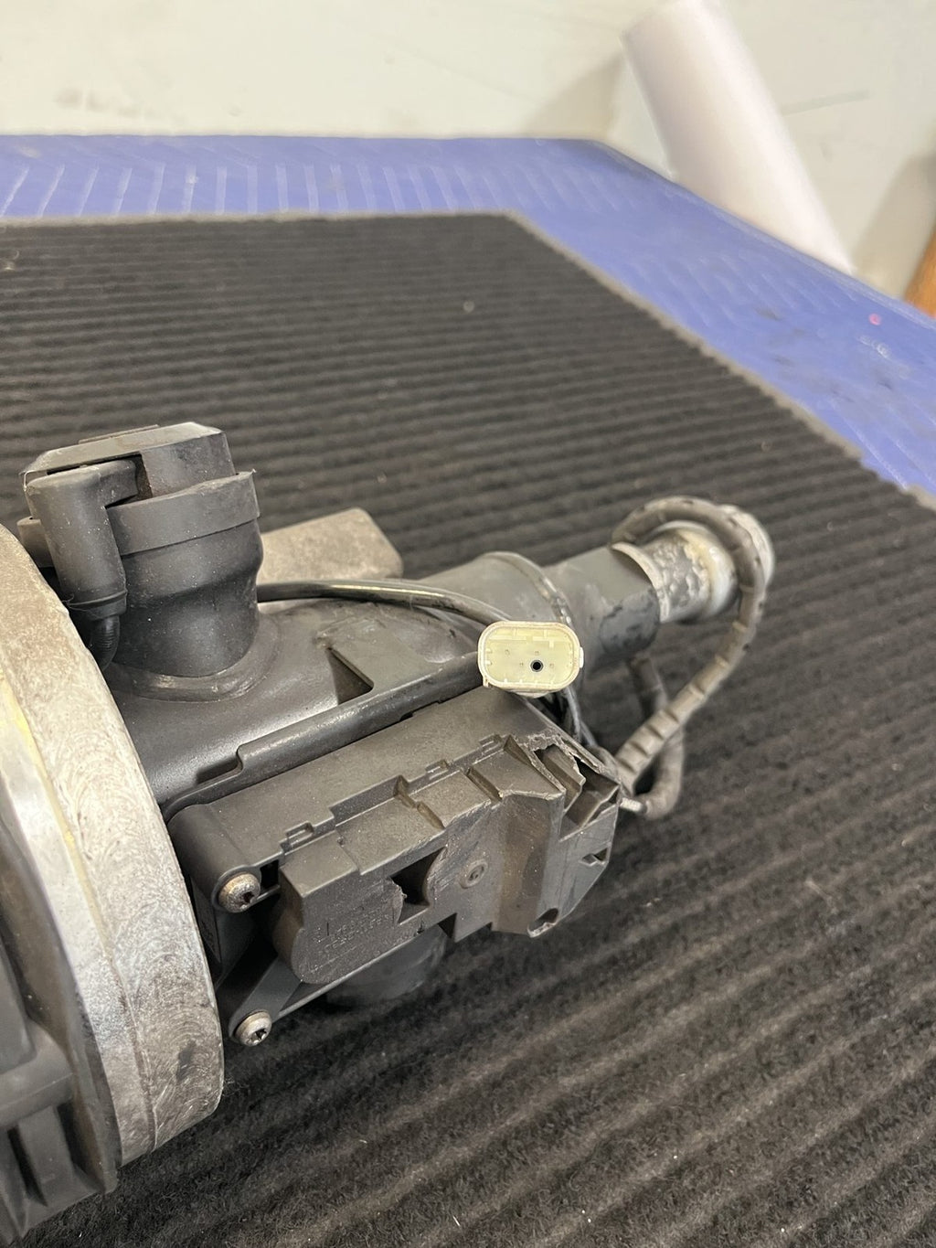 2010-2014 Rolls-Royce Ghost RR4 Front Left Air Suspension Strut OEM 37106862551 - eBay image 13