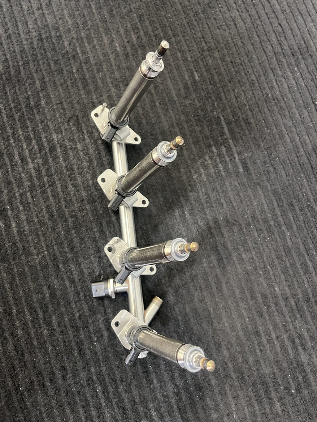 2015-2019 Mercedes-Benz C300 GLC300 E300 Fuel Rail 4 Injectors OEM A2740700995 - eBay image 5